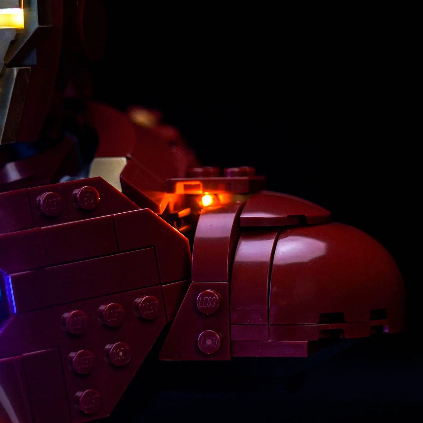 brightened interior detail: Bright My Bricks LED light kit for LEGO® Marvel Iron Man MK4 Bust #76327