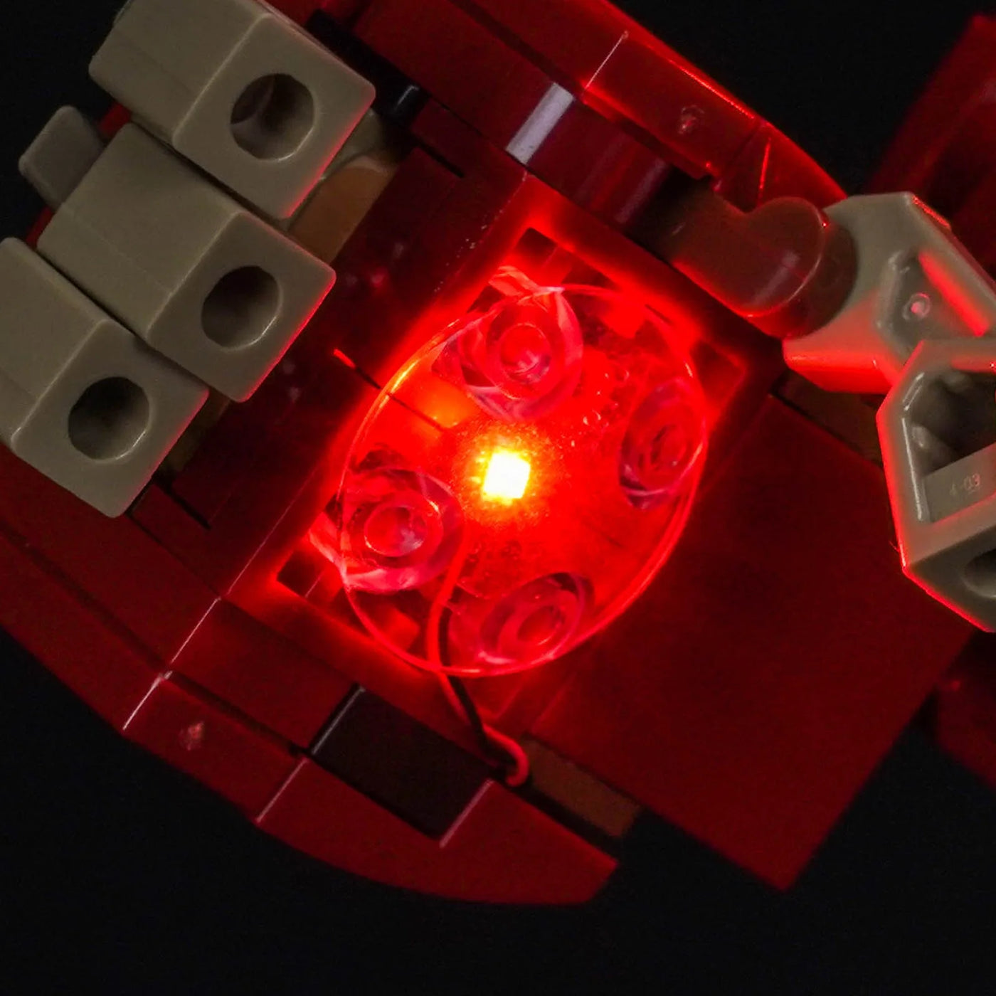 LED lighting kit for LEGO® Marvel Ravager Jumpsuit Groot #76341, close-up of the LED lighting detail