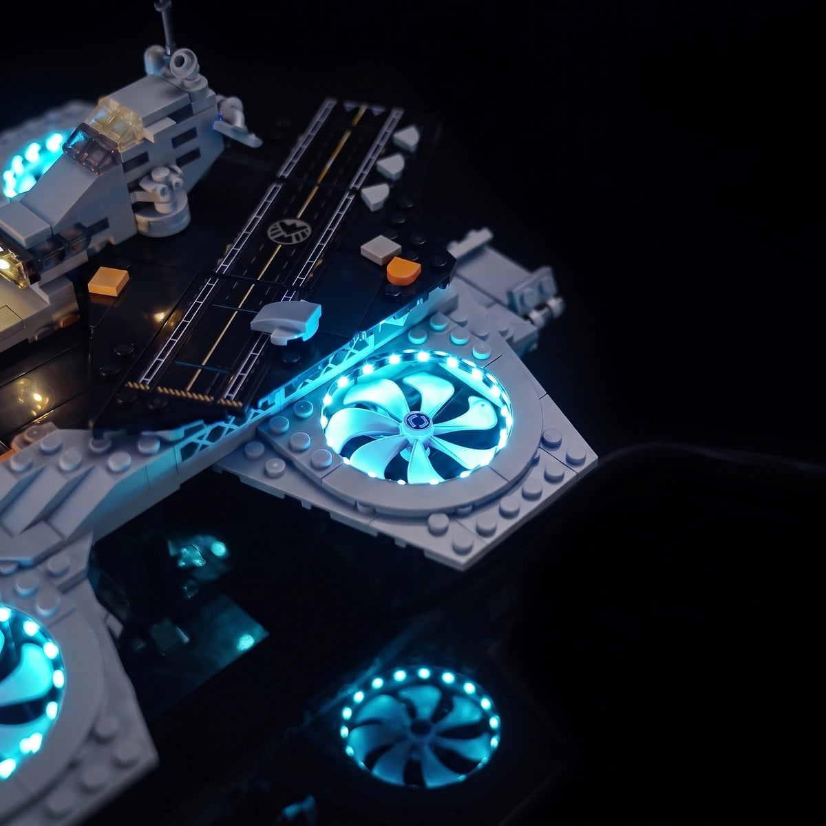 Light_Kit_for_LEGO_Marvel_The_Avengers_Helicarrier_76295_Bright_My_Bricks_21