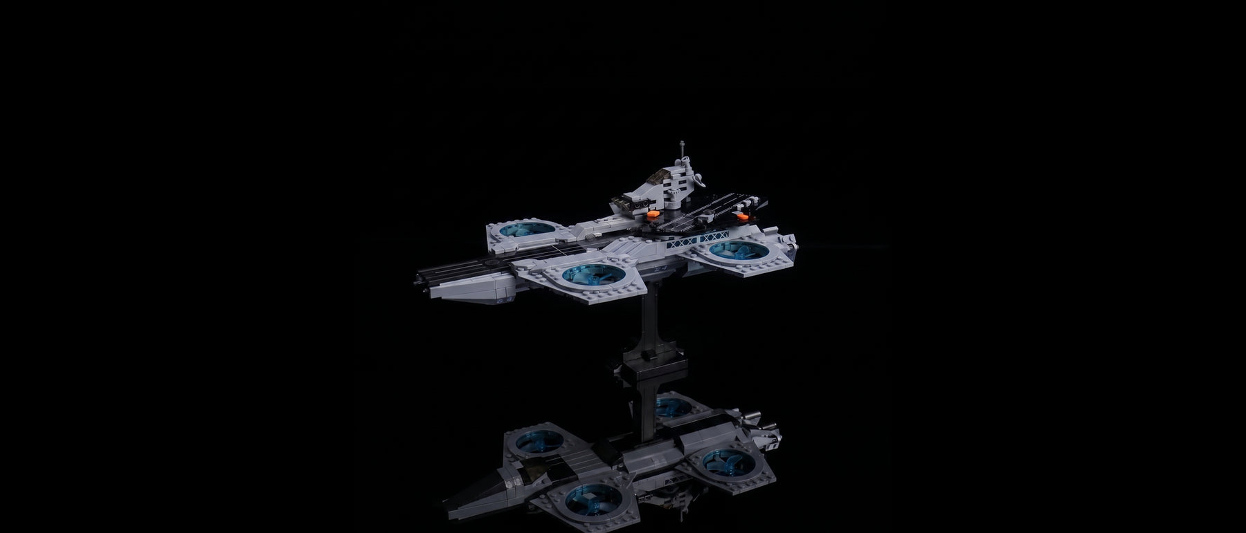 Kit LED pour LEGO® L'héliporteur des Avengers #76295 — standard build, without the LED light kit