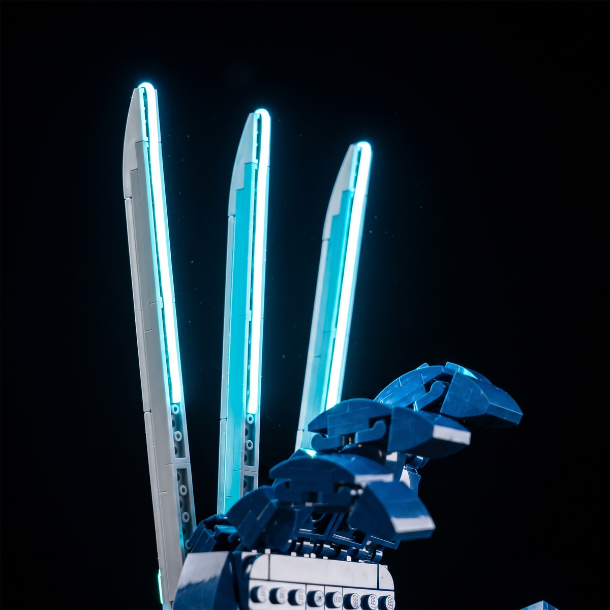 light kit for LEGO® Marvel Wolverine's Adamantium Claws #76250, brightened interior detail