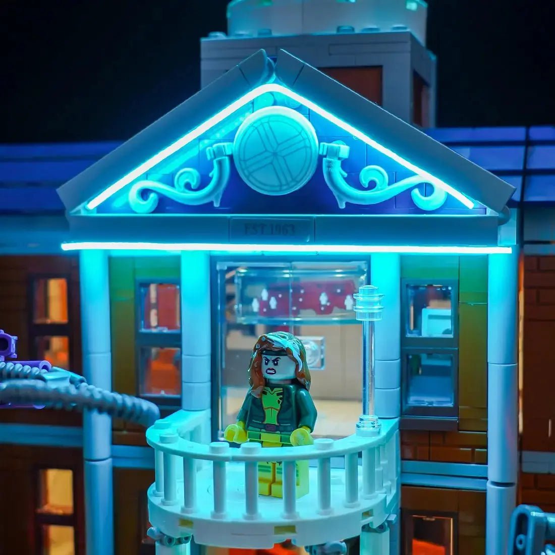 LED kit powered on: Bright My Bricks USB-powered LED light kit for LEGO® Marvel X-Men: The X-Mansion #76294
