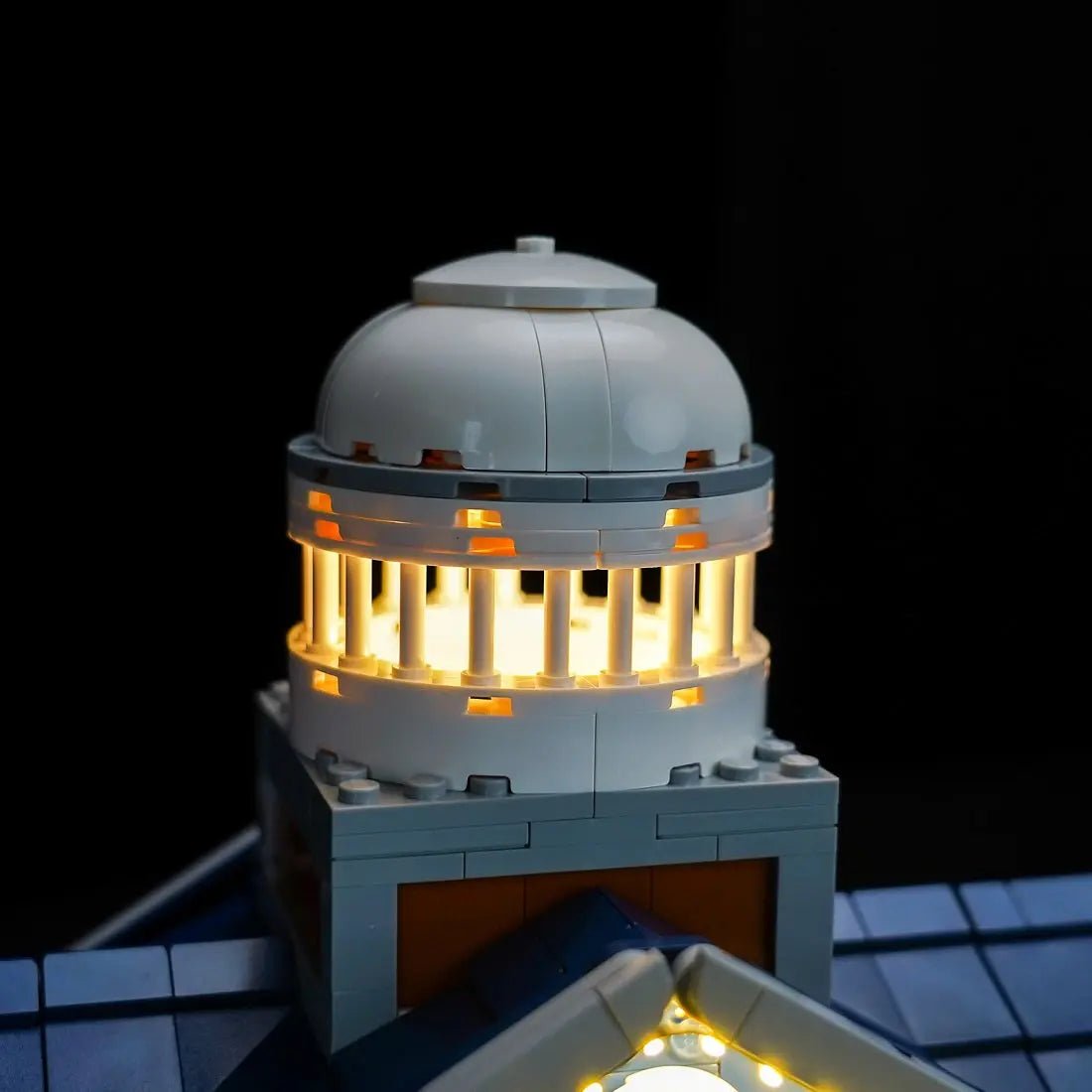display light kit for LEGO® Marvel X-Men: The X-Mansion #76294, side angle with lights on