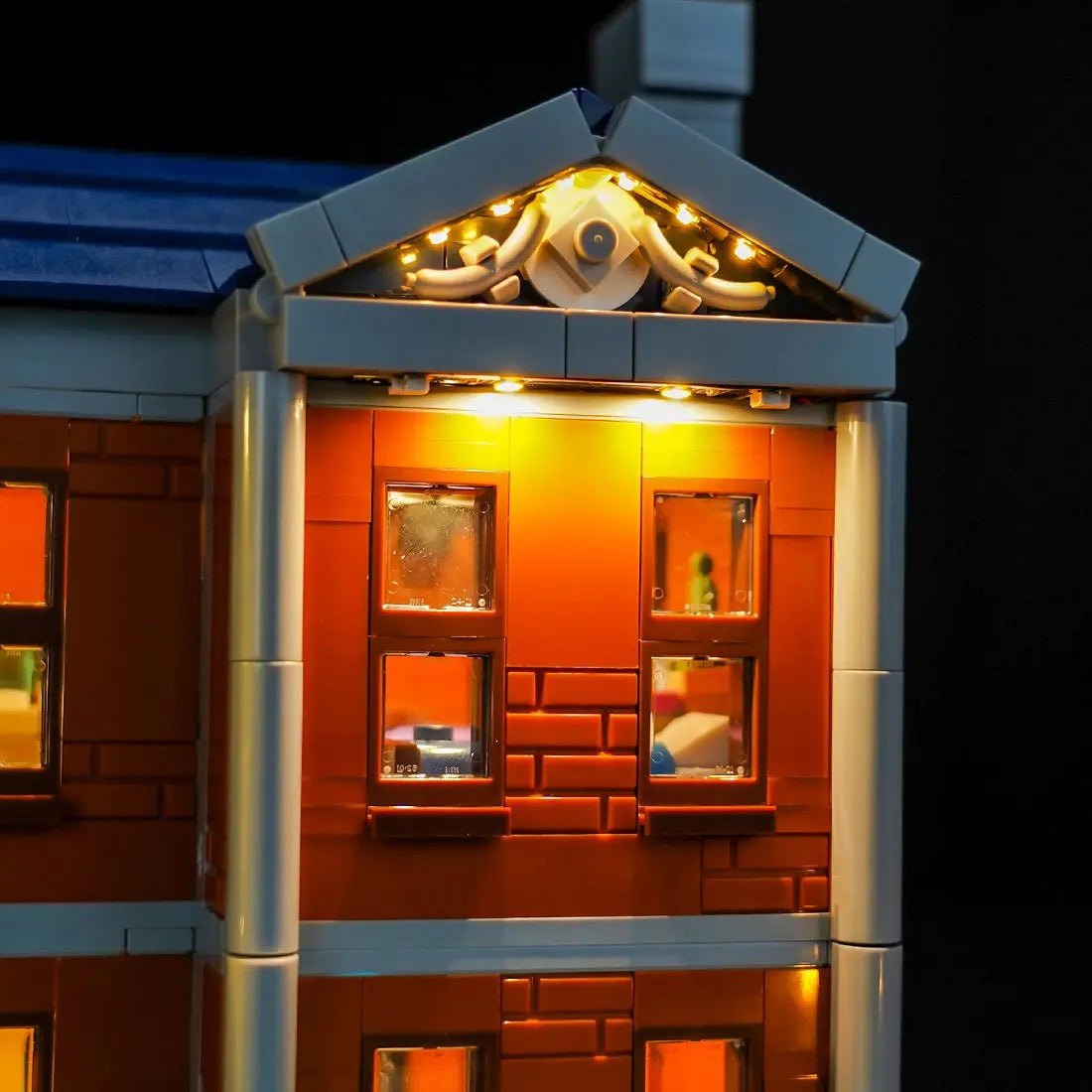 LED strips and bricks detail: Bright My Bricks LED light kit for LEGO® Marvel X-Men: The X-Mansion #76294