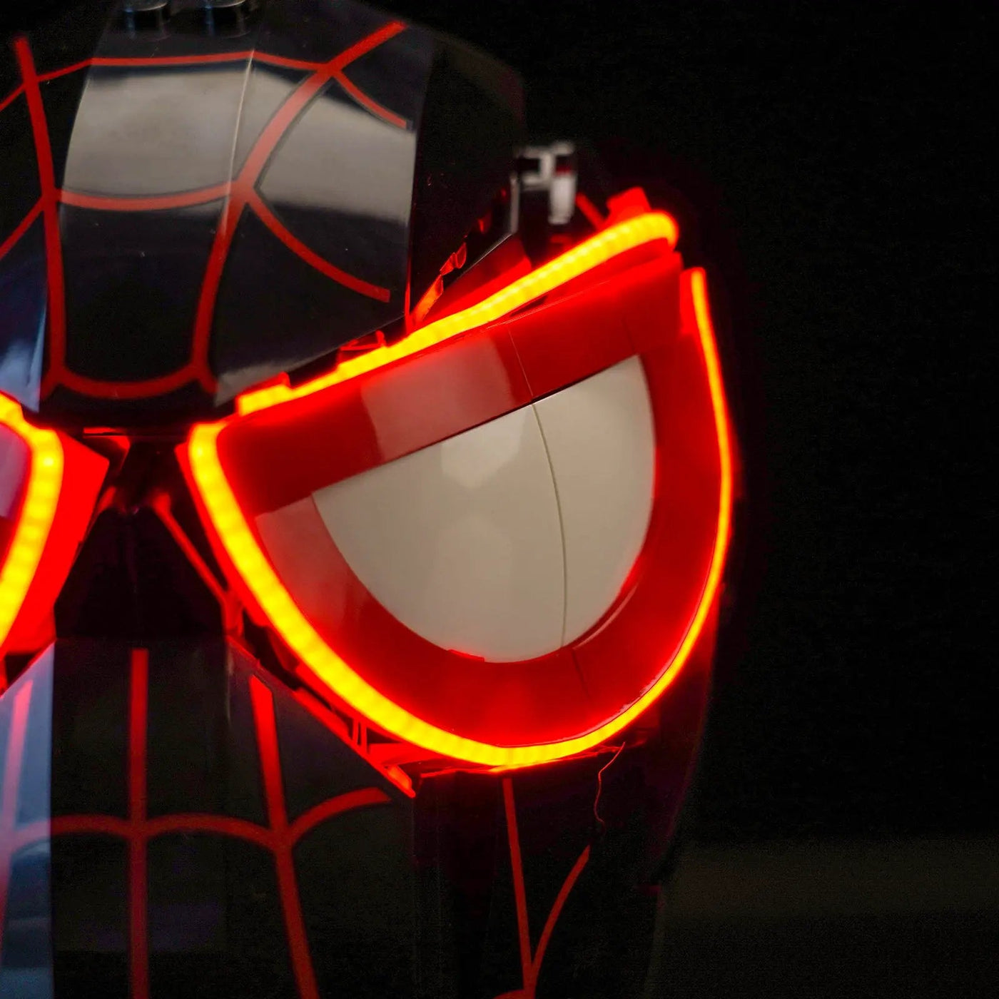 light kit for LEGO® Miles Morales' Mask #76329, lighting effect on the build