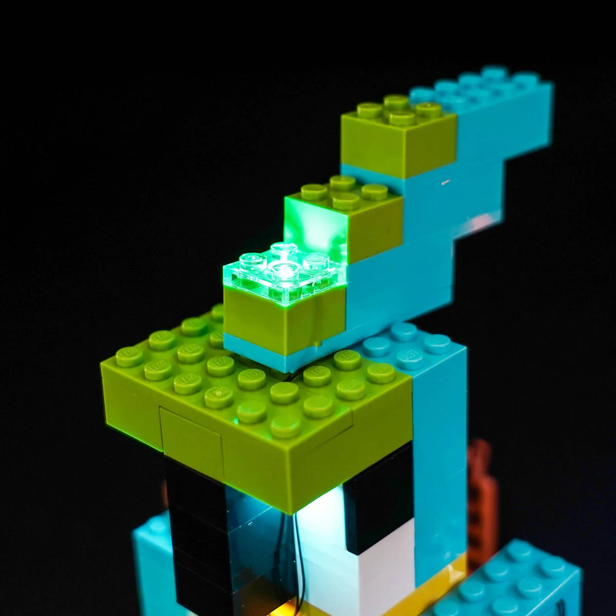 Bright My Bricks USB-powered LED light kit for LEGO® Minecraft The Parrot Houses #21282 — brightened interior detail