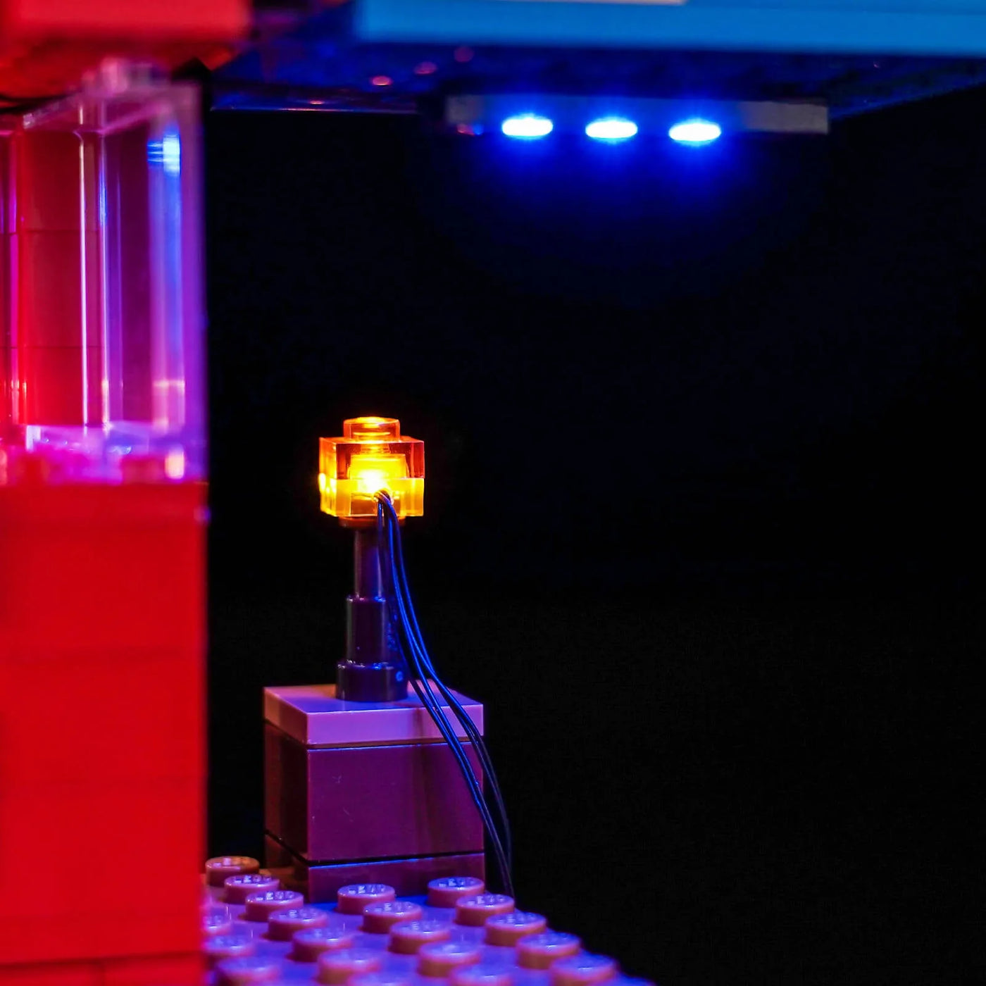 brightened interior detail: Bright My Bricks DIY LED light kit for LEGO® Minecraft The Parrot Houses #21282