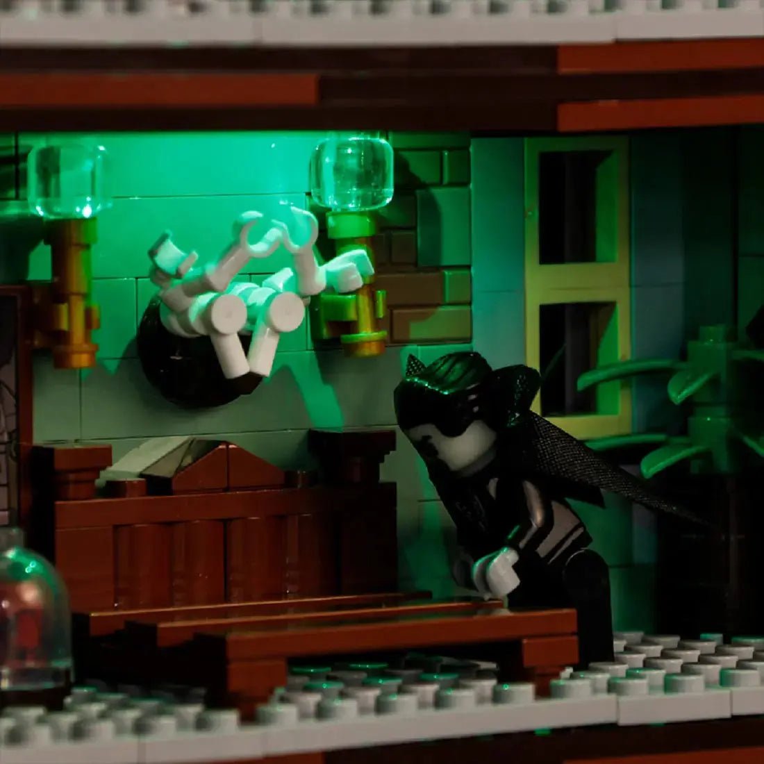 LEGO® Monster Fighters Haunted House #10228 showcase lighting view, with the LED lighting kit