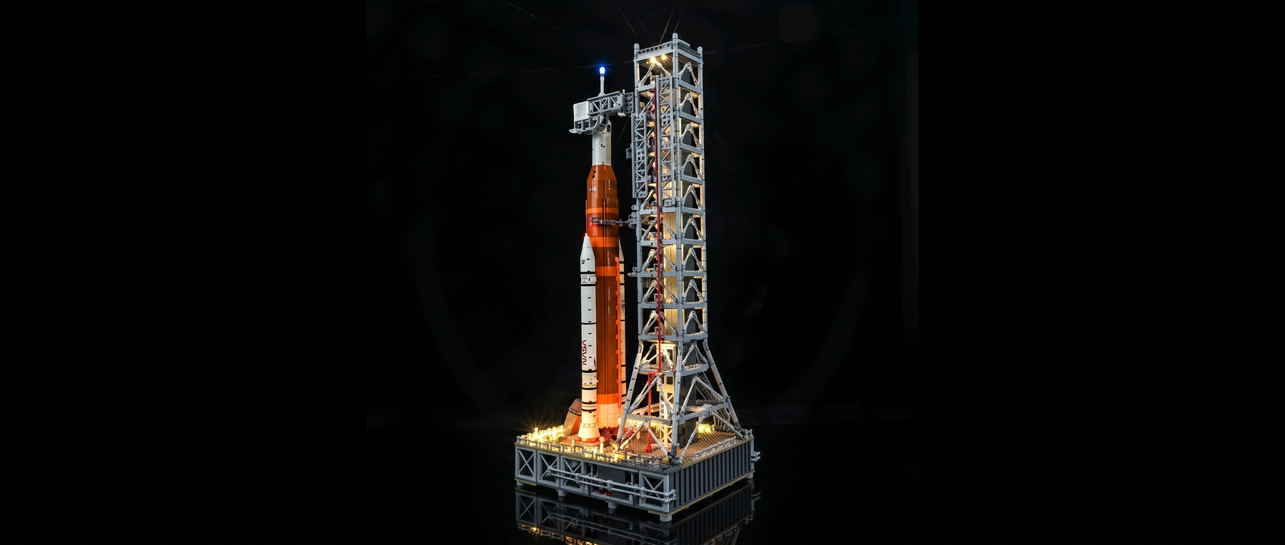 LED-Beleuchtungsset für LEGO® NASA Artemis Startrampe #10341 — lit with the LED light kit