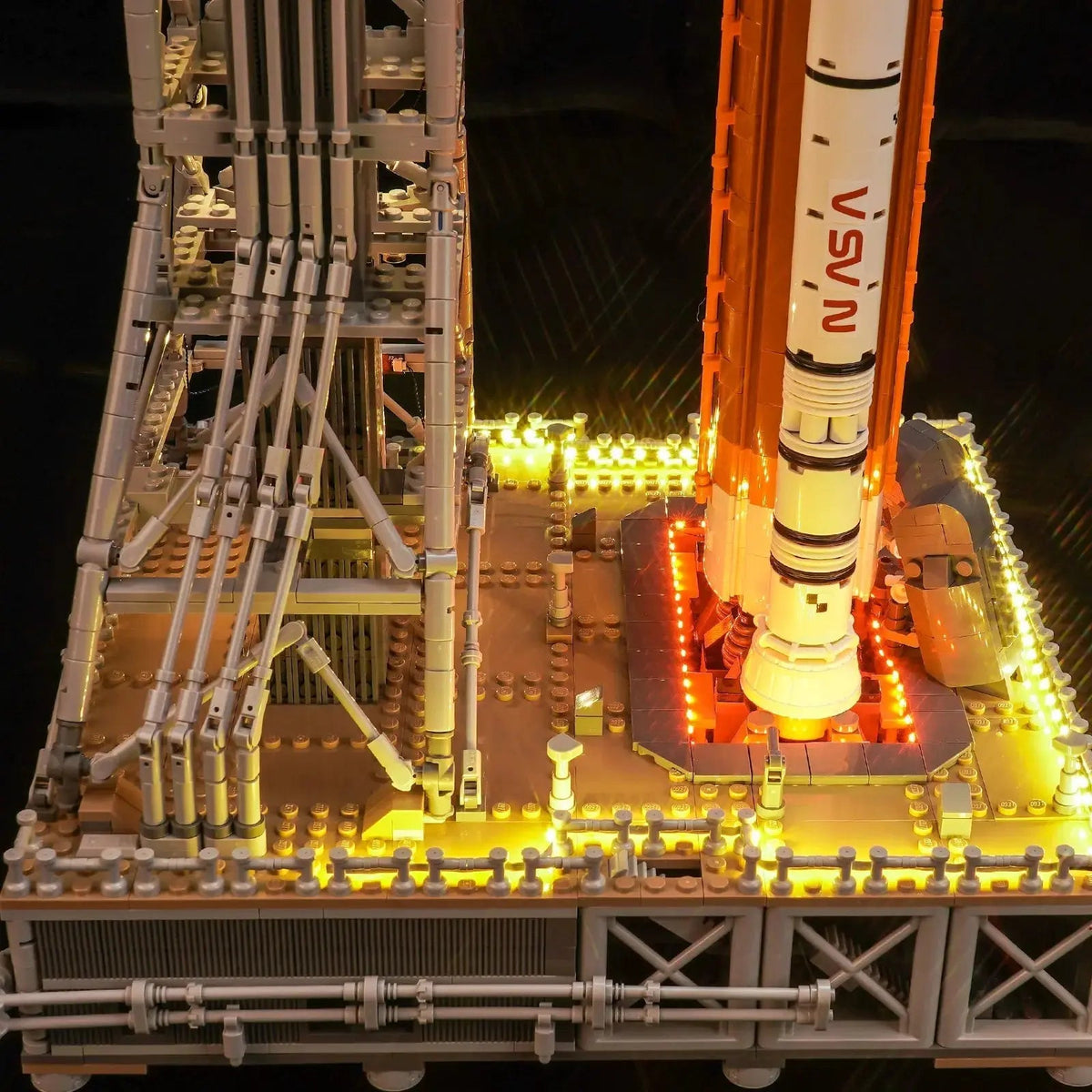 LED kit powered on: Bright My Bricks LED light kit for LEGO® NASA Artemis Space Launch System #10341