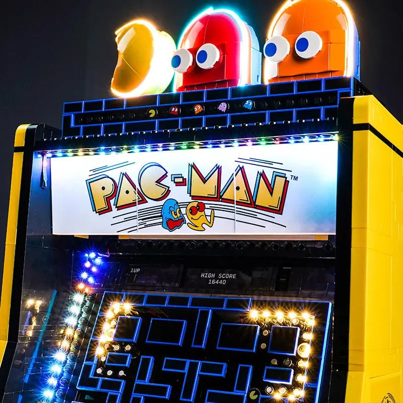 LEGO® PAC-Man Arcade #10323 — brightened interior detail (LED lights)