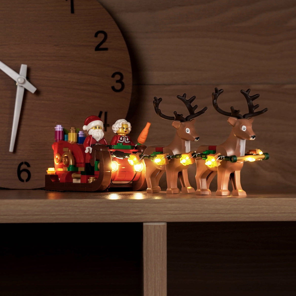 Lichtset für LEGO® Abenteuerliche Schlittenfahrt des Weihnachtsmanns #40866 – beleuchtete Ansicht 1