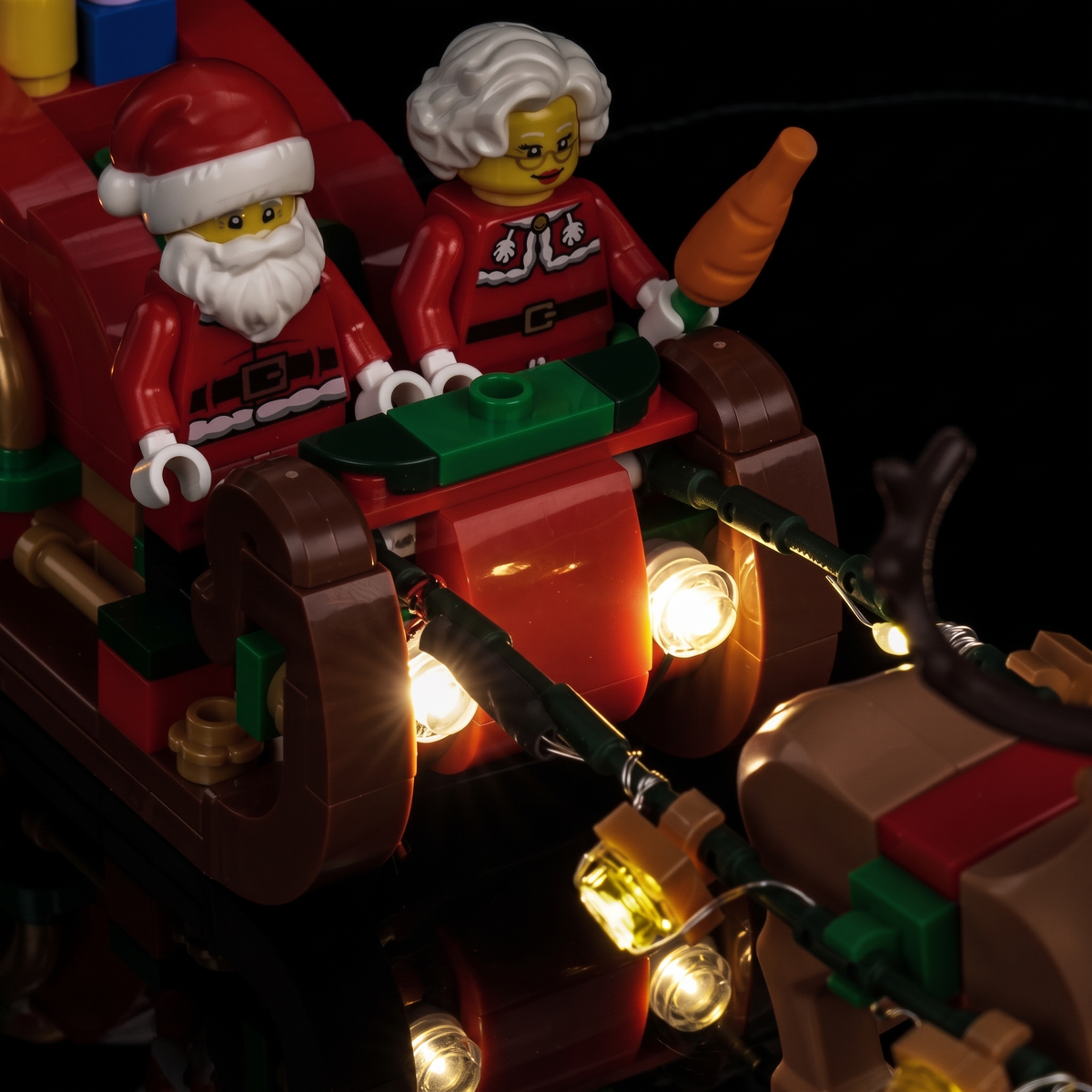 Lichtset für LEGO® Abenteuerliche Schlittenfahrt des Weihnachtsmanns #40866 – beleuchtete Ansicht 11