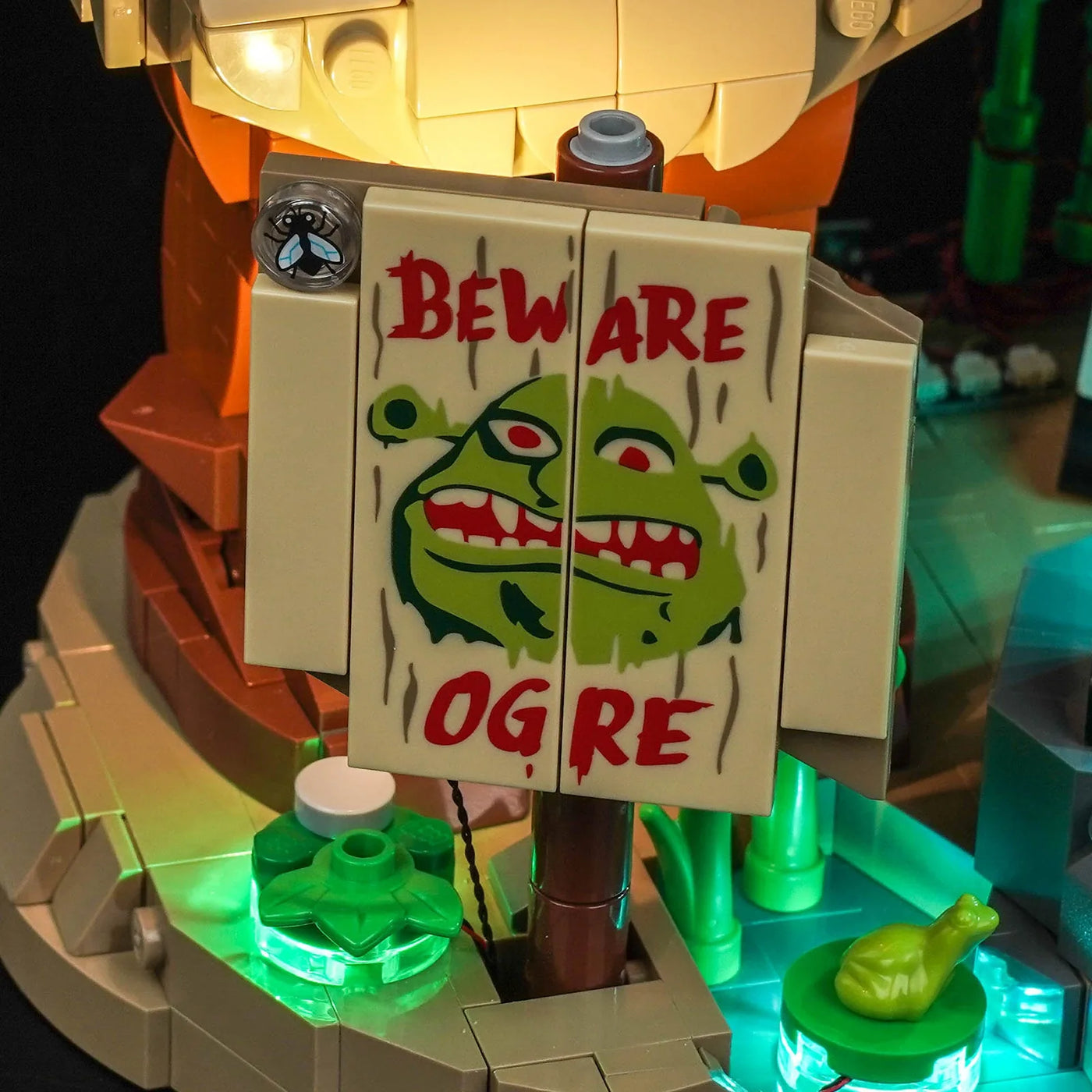 LEGO® Shrek, Donkey & Puss in Boots #72423 — illuminated at night (display light kit)