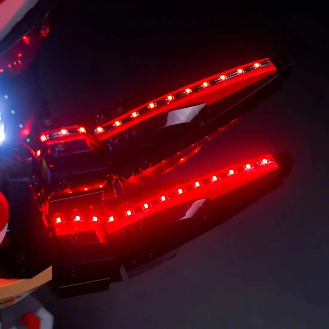 RGB LED light kit for LEGO® Sonic the Hedgehog Shadow the Hedgehog #77000, before-and-after lighting