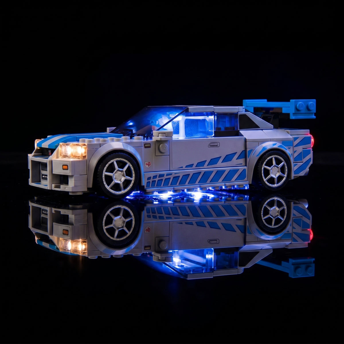 LED light kit for LEGO® Speed Champions 2 Fast 2 Furious Nissan Skyline GT-R (R34) #76917, before-and-after lighting