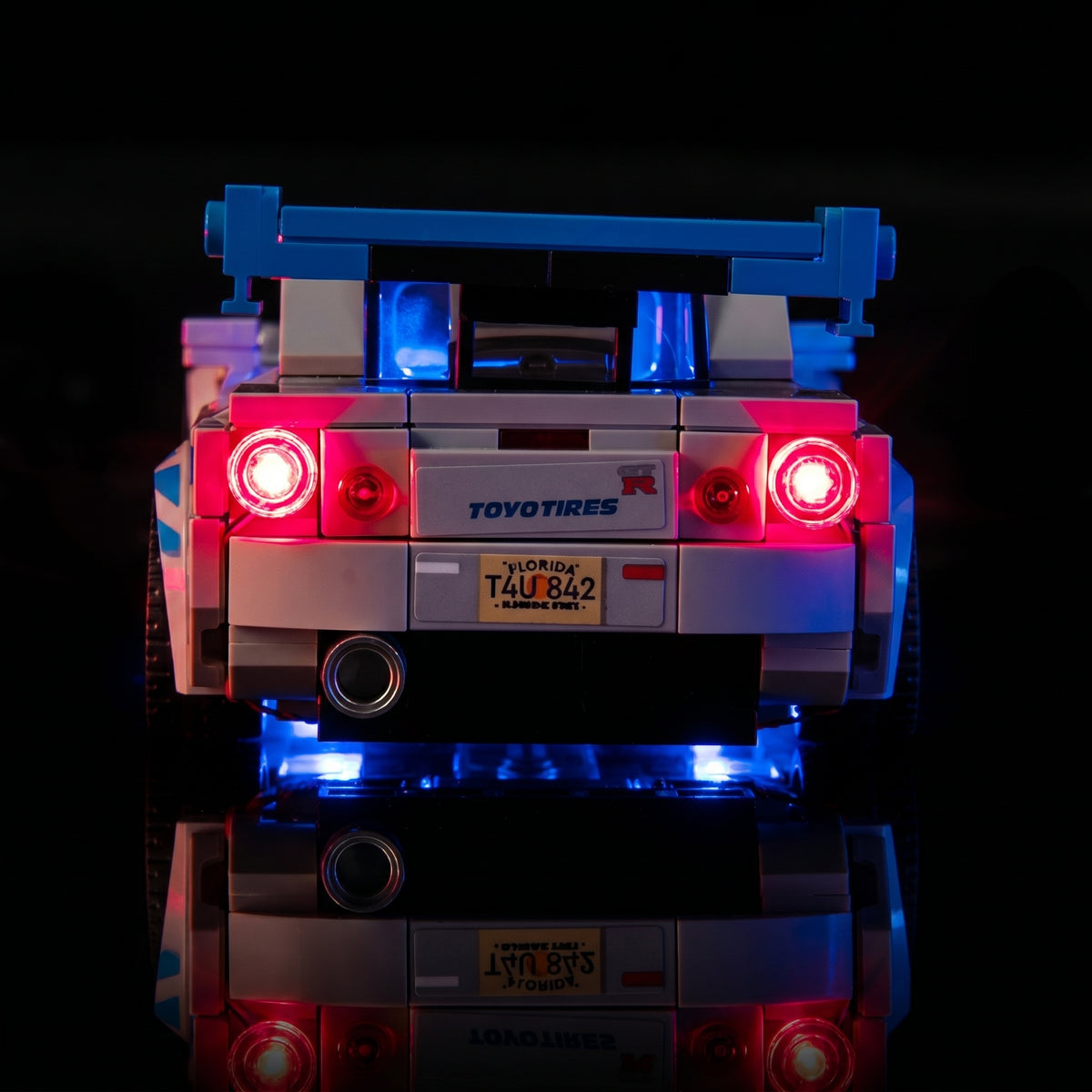 LEGO® Speed Champions 2 Fast 2 Furious Nissan Skyline GT-R (R34) #76917 — close-up of the LED lighting detail (light kit)