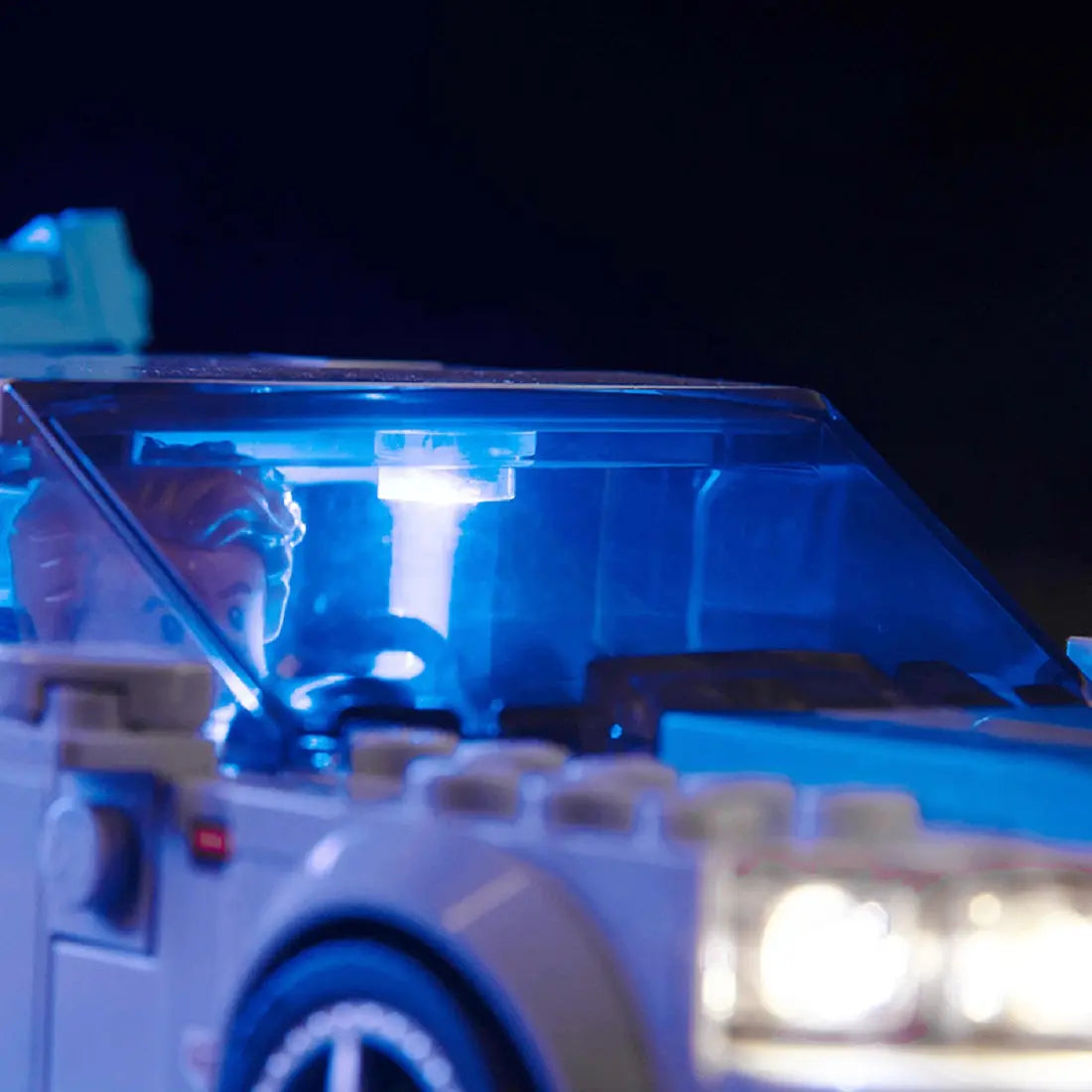 LED light kit for LEGO® Speed Champions 2 Fast 2 Furious Nissan Skyline GT-R (R34) #76917, display lighting in a dark room