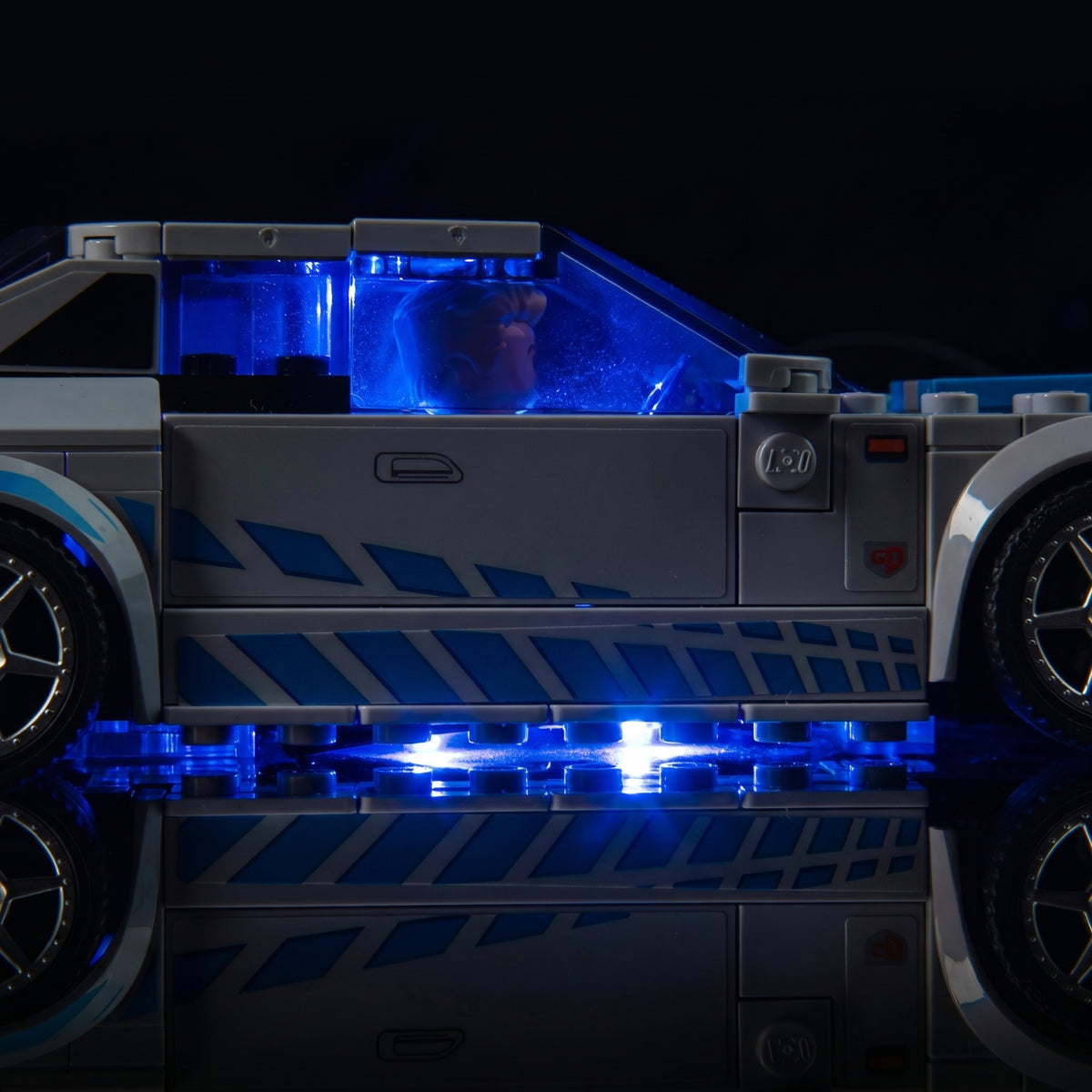 LEGO® Speed Champions 2 Fast 2 Furious Nissan Skyline GT-R (R34) #76917 — night-mode display glow (USB-powered LED light kit)