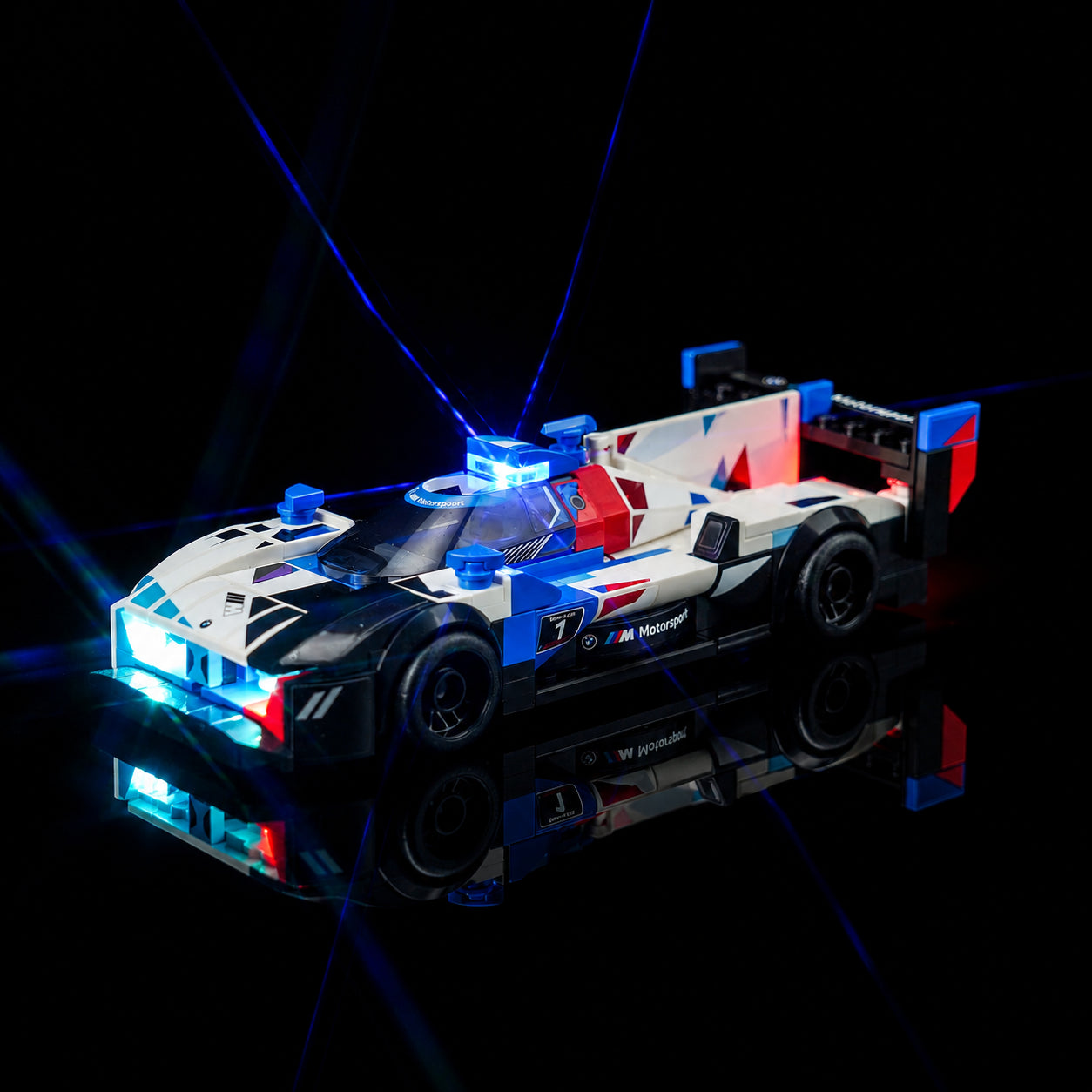LEGO® Speed Champions BMW M4 GT3 & BMW M Hybrid V8 Race Cars #76922 — lighting effect on the build (custom LED lighting)