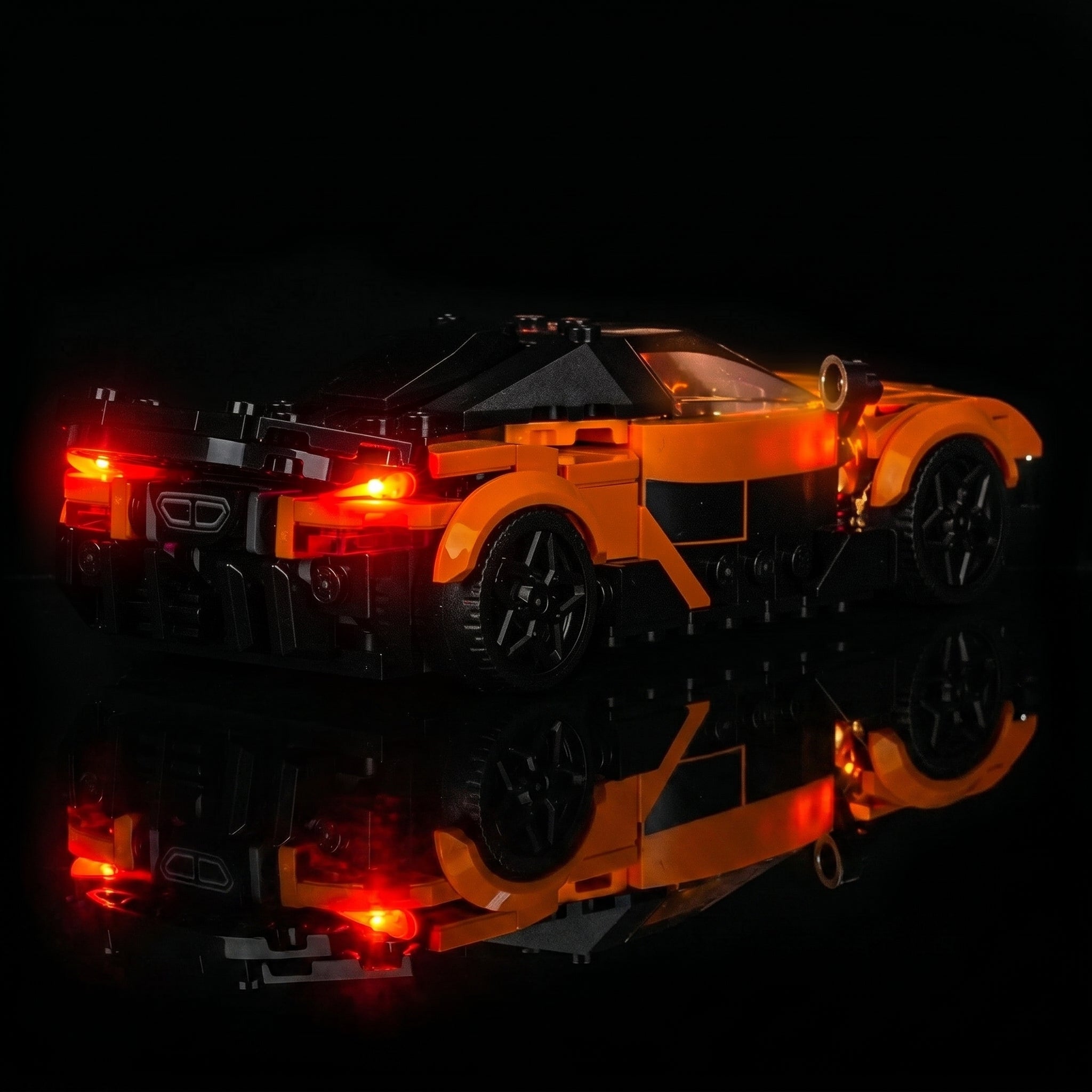 LEGO® Speed Champions McLaren W1 #77257 — close-up of the LED lighting detail (LED light kit)