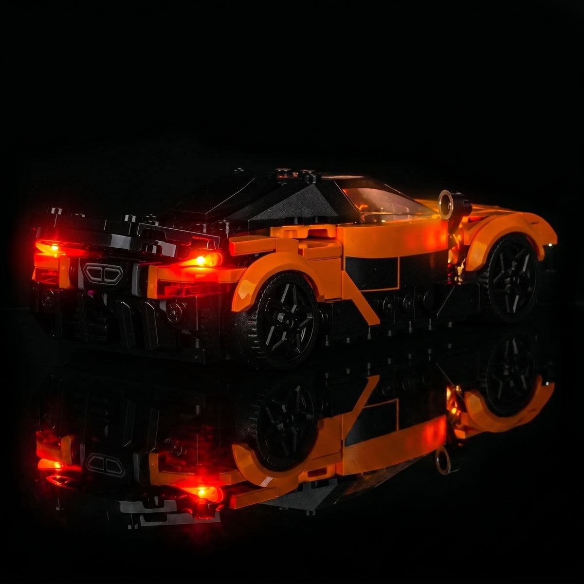 LEGO® Speed Champions McLaren W1 #77257 — close-up of the LED lighting detail (LED light kit)