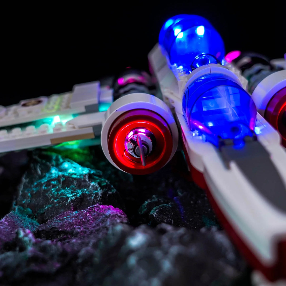 Bright My Bricks DIY LED light kit for LEGO® Star Wars ARC-170 Starfighter #75402 — LED strips and bricks detail