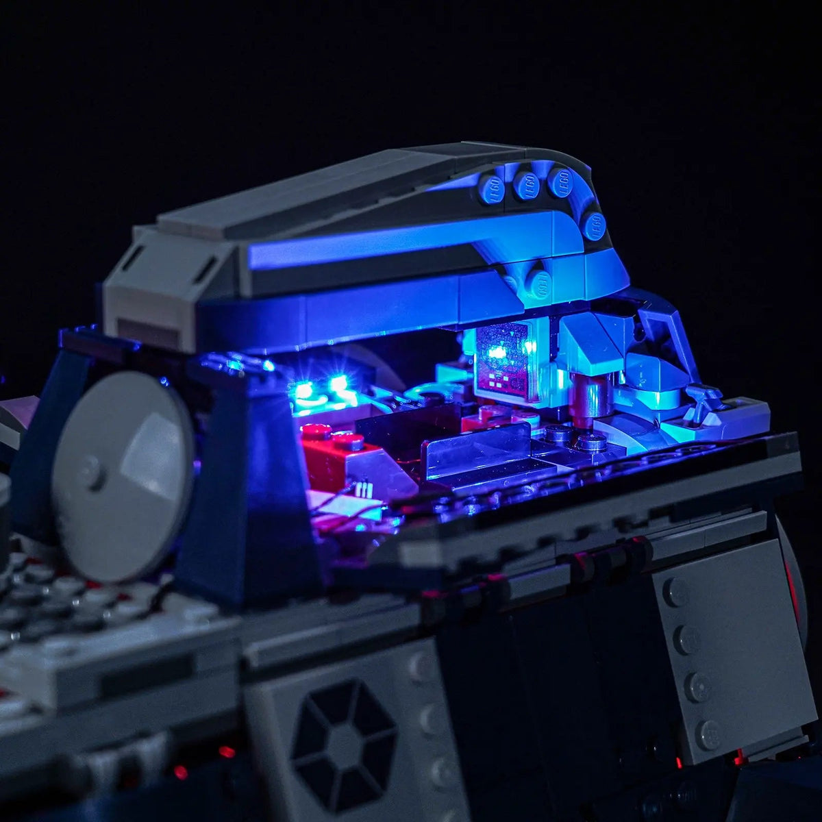 LEGO® Star Wars Battle of Felucia Separatist MTT #75435 warm LED glow detail, with the LED lighting kit