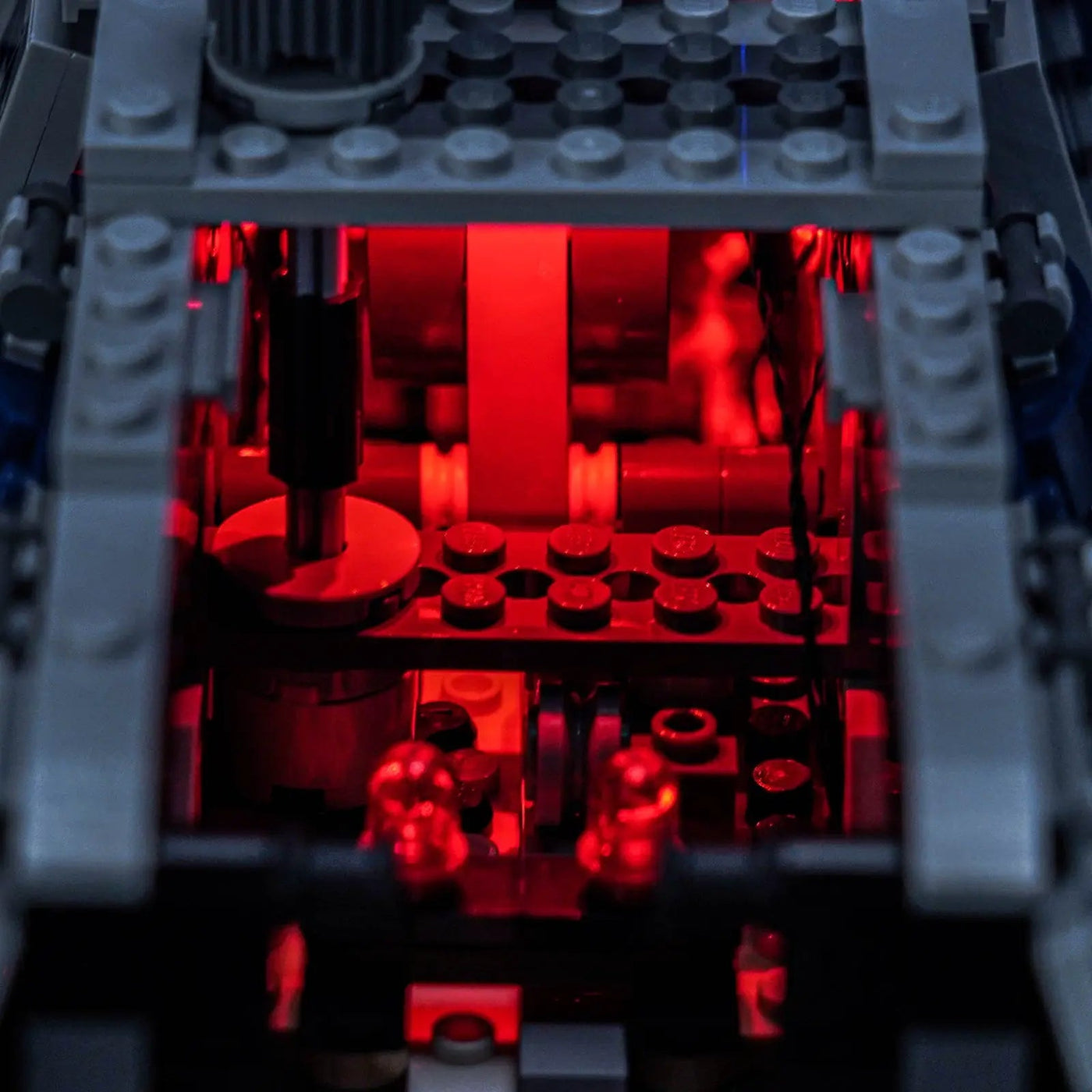 LEGO® Star Wars Battle of Felucia Separatist MTT #75435 — lighting effect on the build (DIY LED light kit)