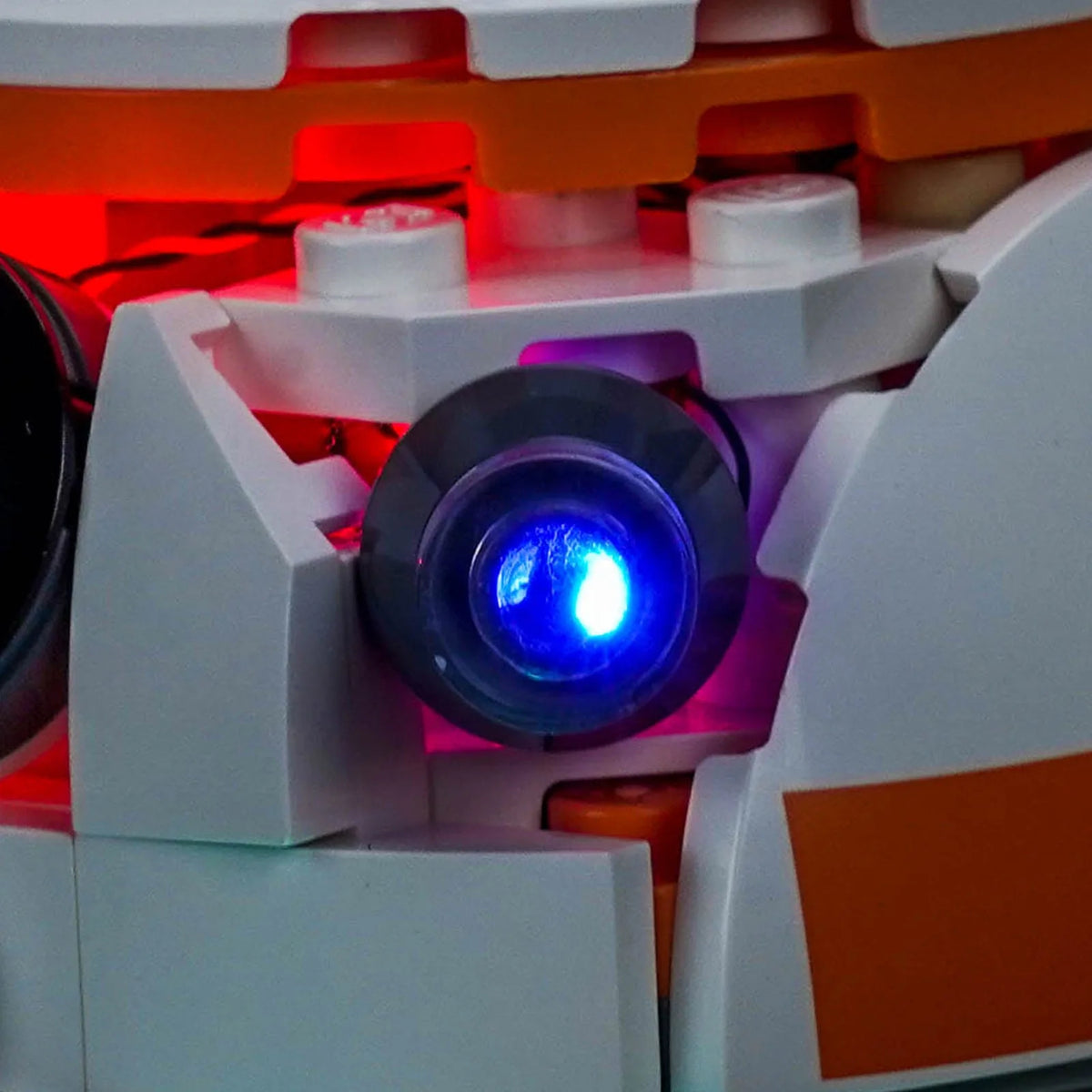 Bright My Bricks LED lighting kit for LEGO® Star Wars BB-8 Astromech Droid #75452 — brightened interior detail
