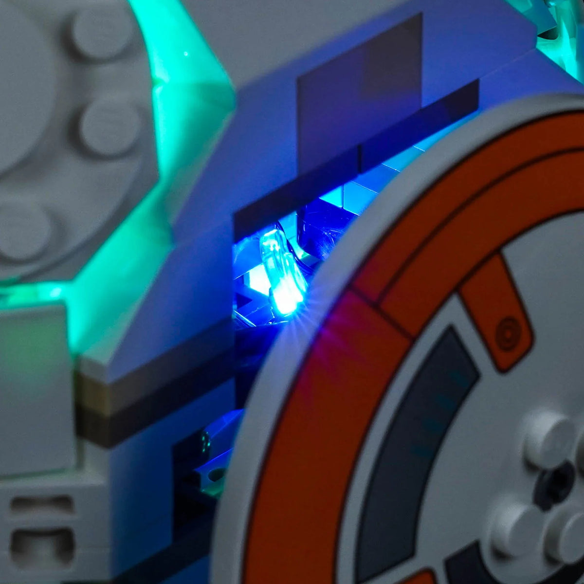 close-up of the LED lighting detail: Bright My Bricks display light kit for LEGO® Star Wars BB-8 Astromech Droid #75452