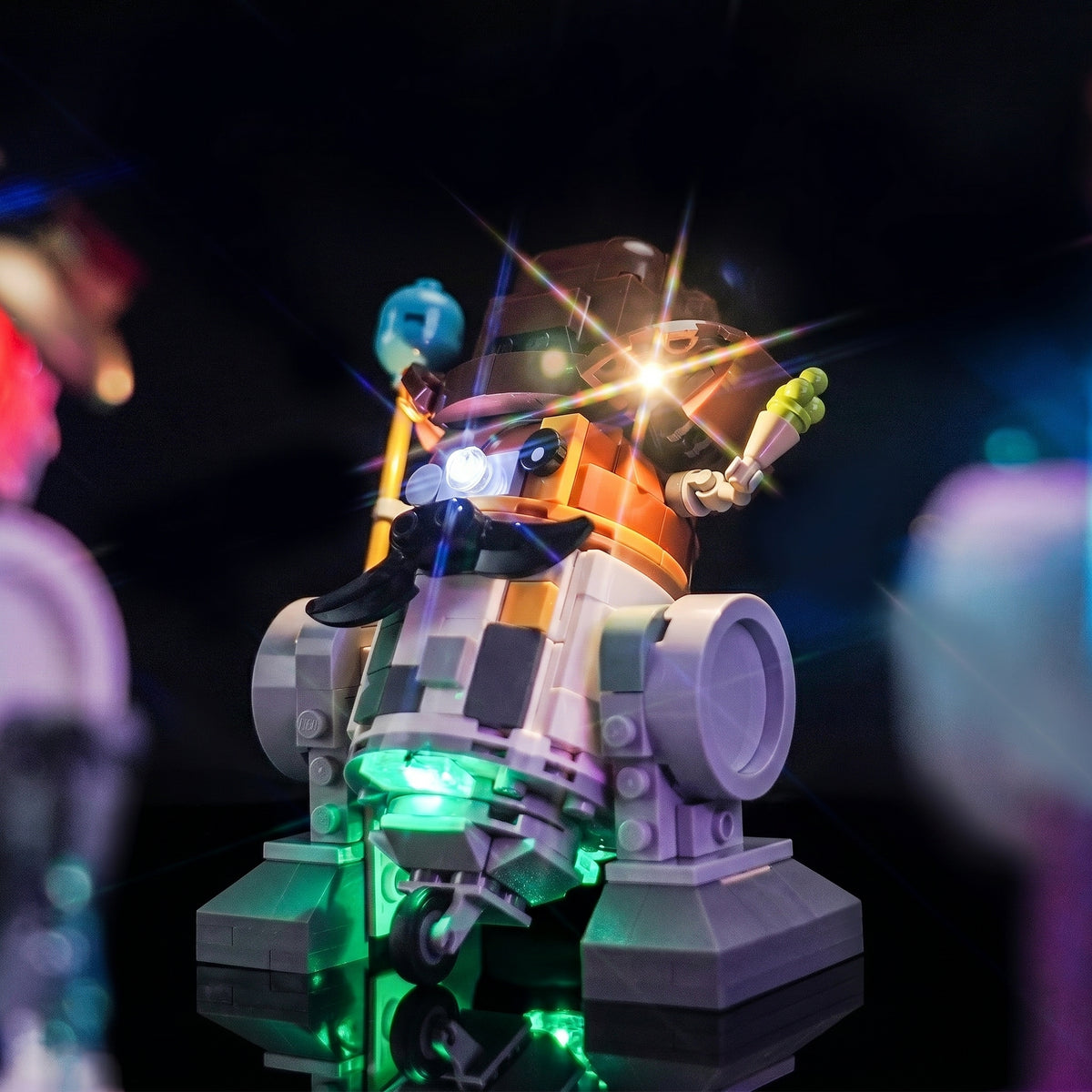 LEGO® Star Wars Creative Play Droid Builder #75392 — close-up of the LED lighting detail (premium LED light kit)