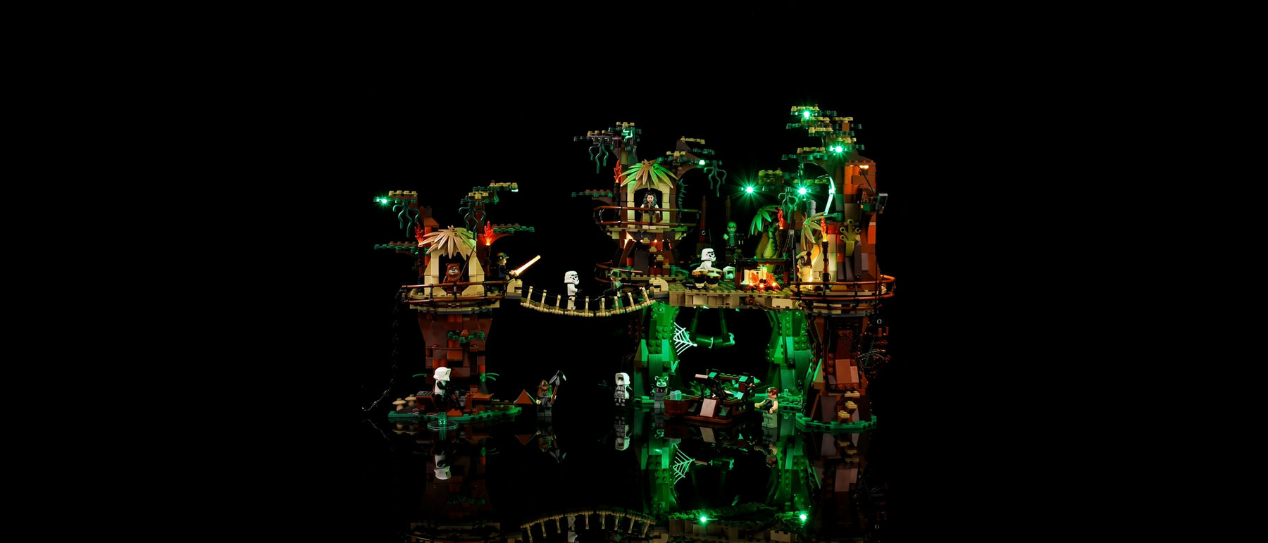 Kit LED pour LEGO® Le village Ewok™ #10236 — lit with the LED light kit