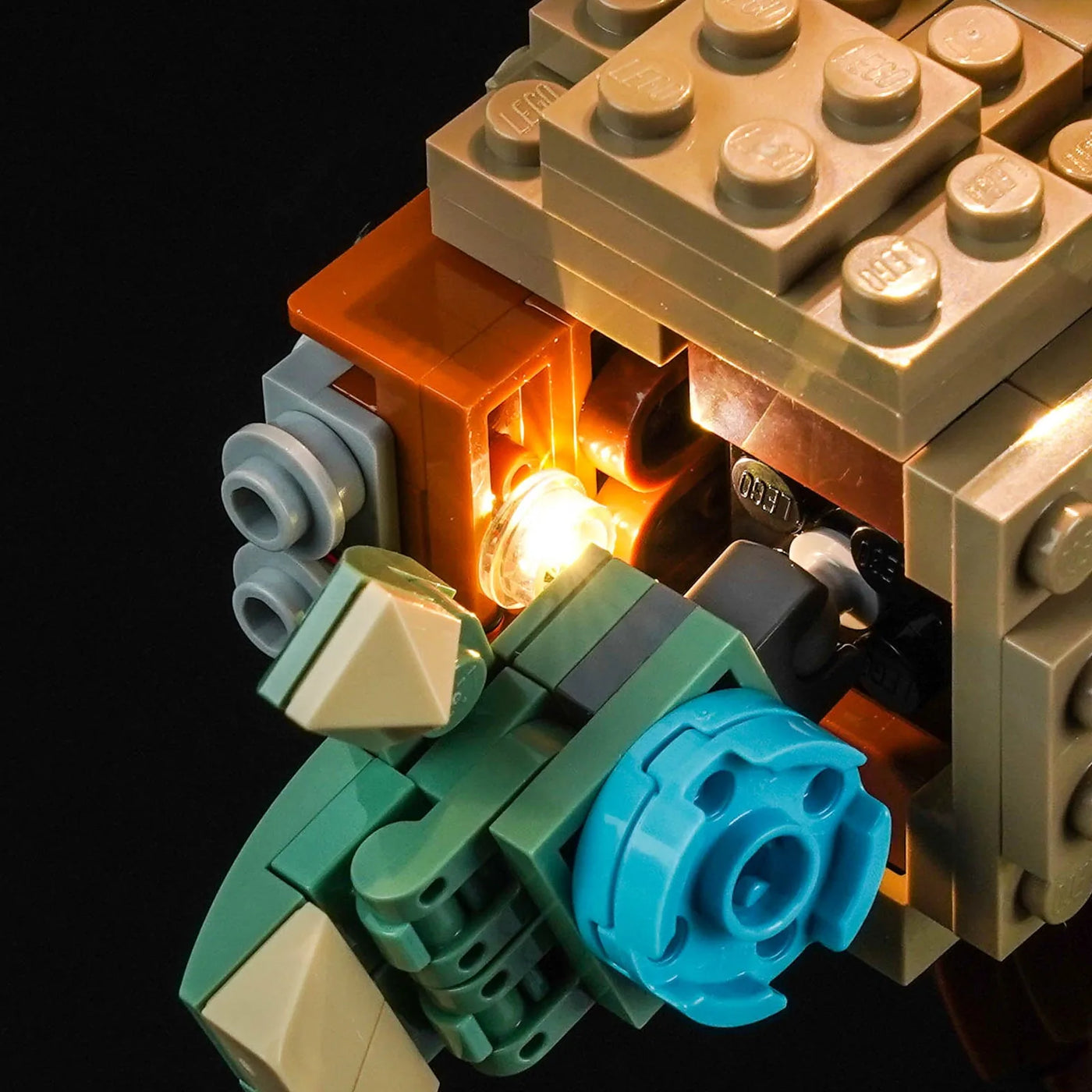 LEGO® Star Wars Grogu Mandalorian Apprentice #75446 — close-up of the LED lighting detail (RGB LED light kit)