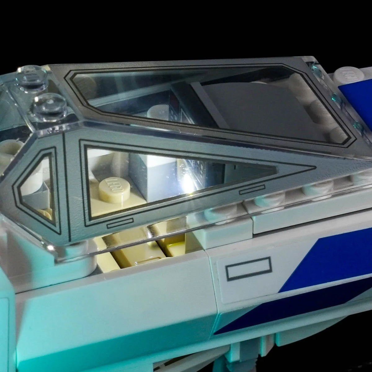 showcase lighting view: Bright My Bricks display light kit for LEGO® Star Wars New Republic X-Wing Starfighter #75460