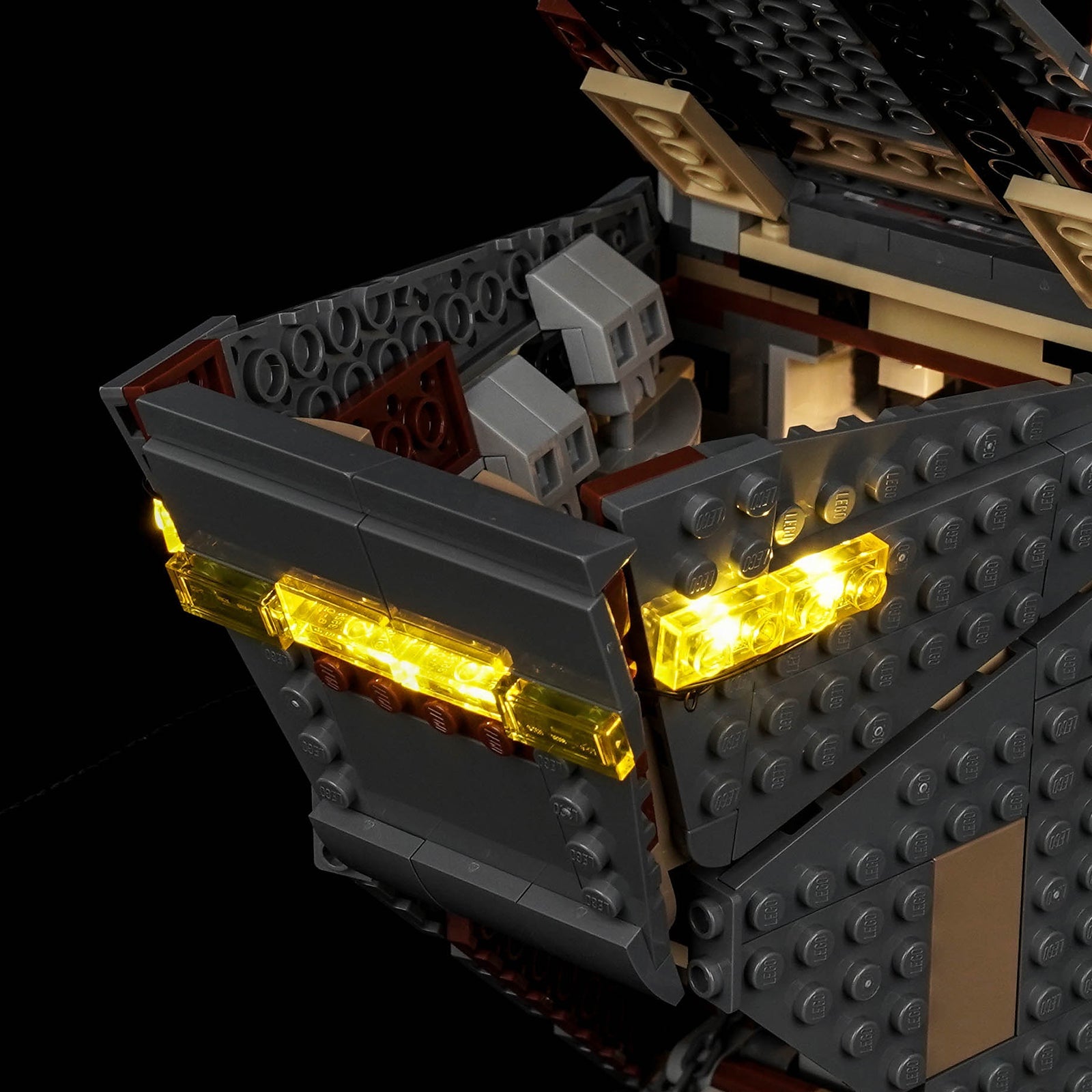 light kit for LEGO® Star Wars Offworld Sandcrawler and Mudhorn #75453, showcase lighting view