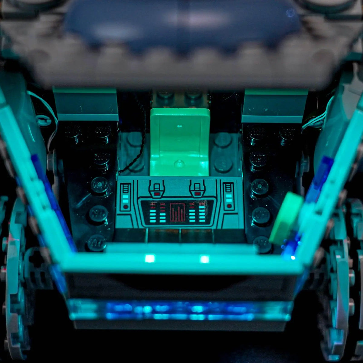 close-up of the LED lighting detail: Bright My Bricks LED lights for LEGO® Star Wars Republic Juggernaut #75413