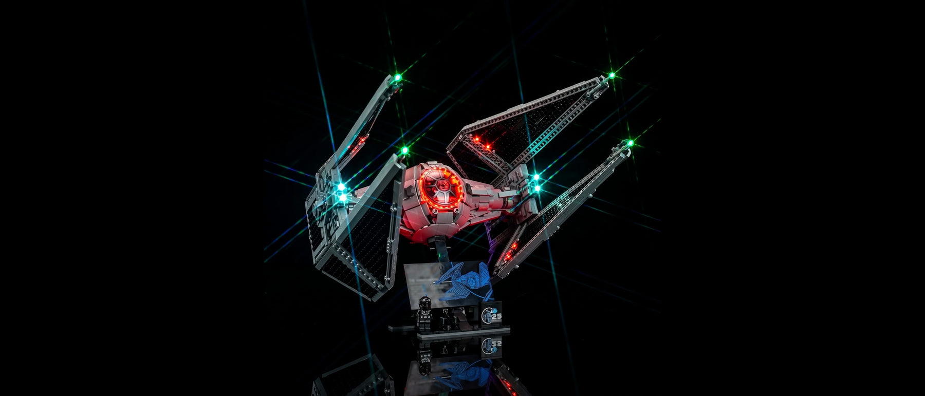 Kit LED pour LEGO® L’intercepteur TIE #75382 — lit with the LED light kit