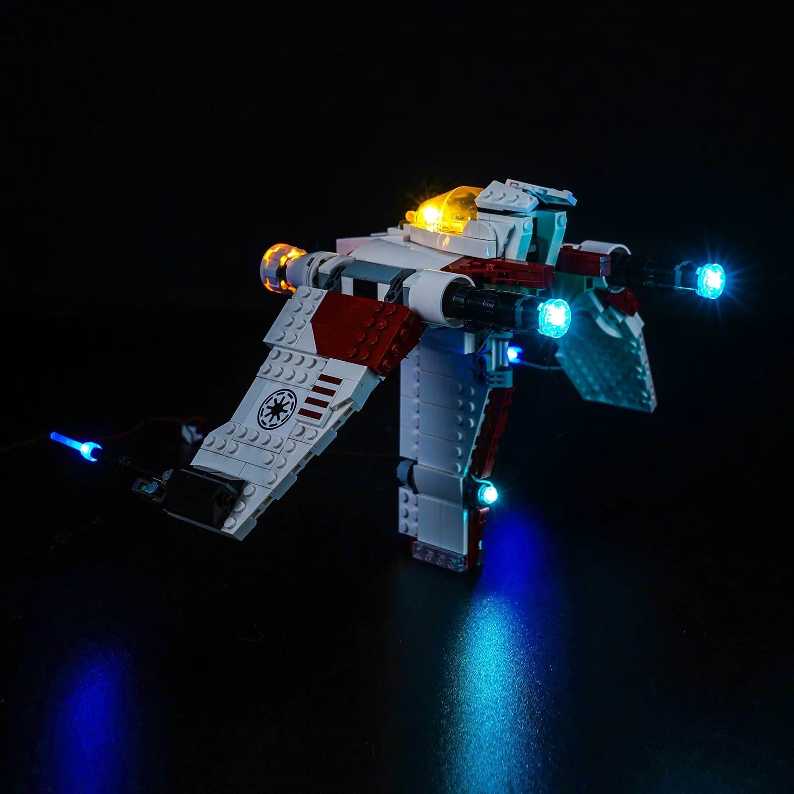 LEGO Star Wars V-19 Torrent Starfighter #75432 LED lighting detail