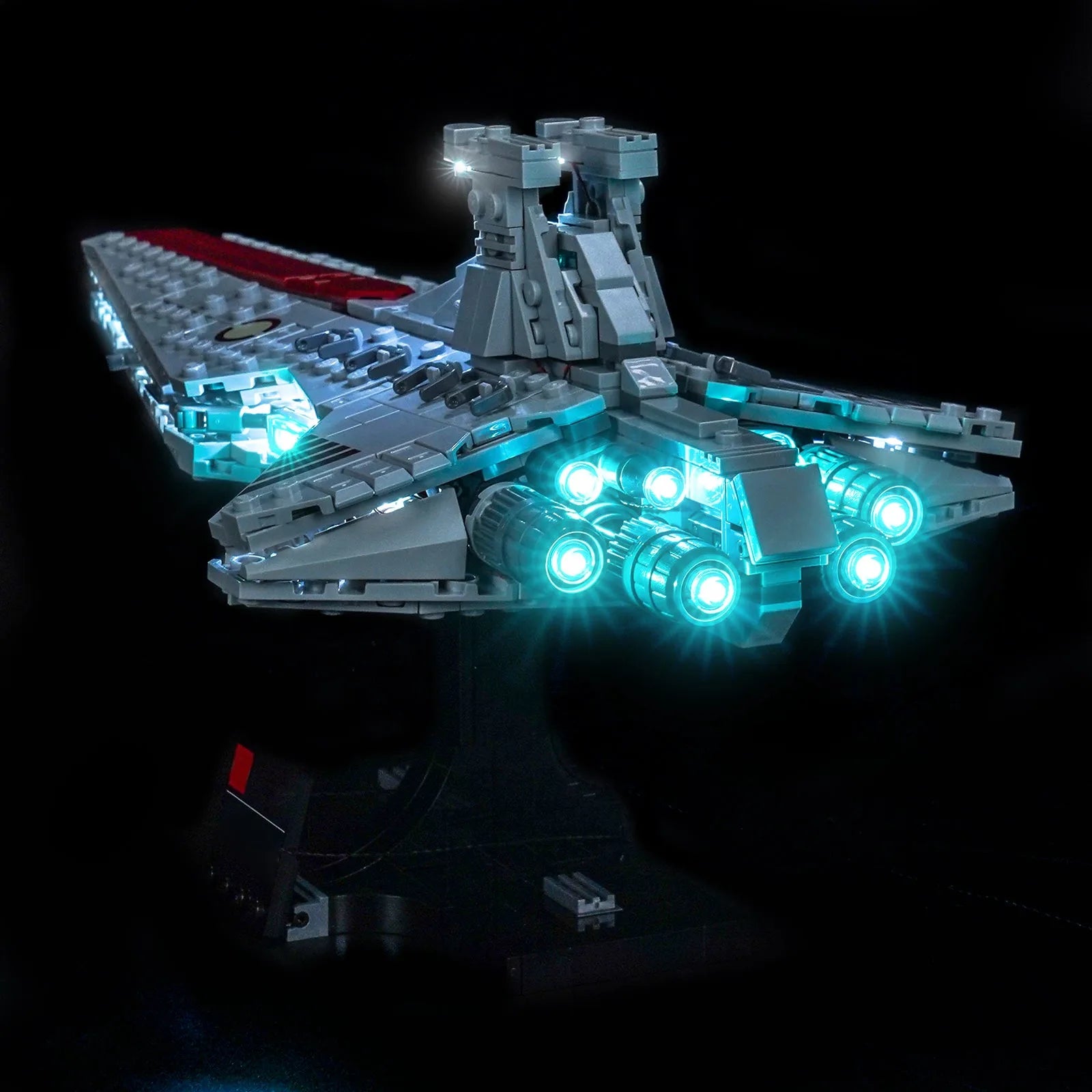 LEGO® Star Wars Venator-Class Attack Cruiser #75441 display lighting in a dark room, with the USB-powered LED light kit