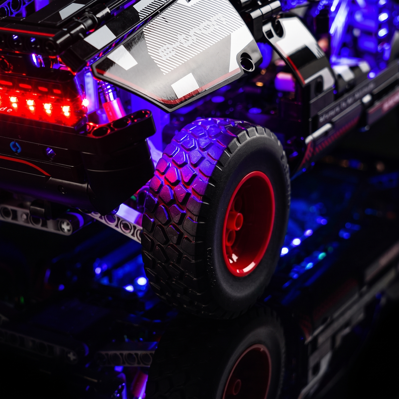 Light_Kit_for_LEGO_Technic_Audi_RS_Q_e-tron_42160_Bright_My_Bricks_5
