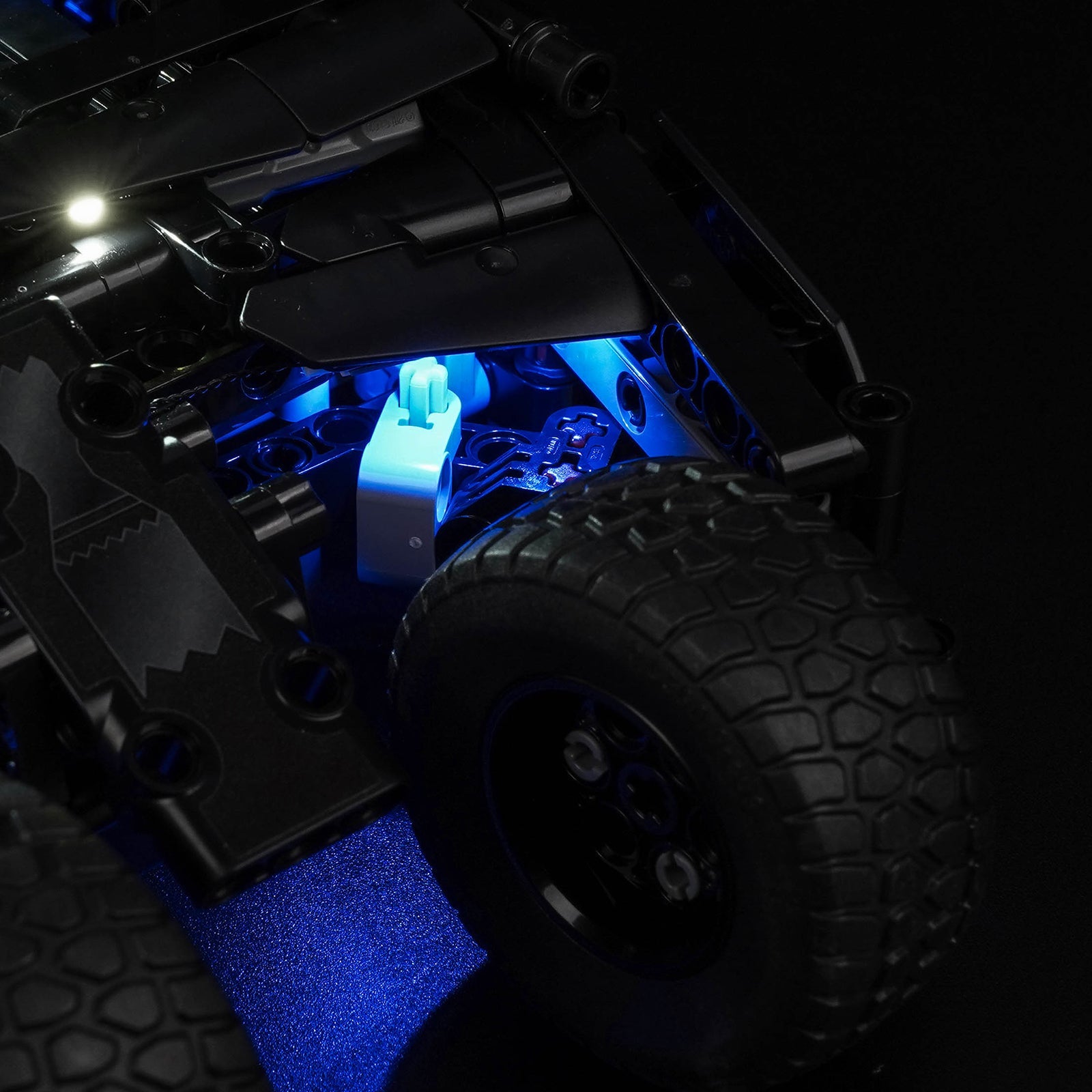 Light_Kit_for_LEGO_Technic_Batmobile_Tumbler_42239_Bright_My_Bricks_2