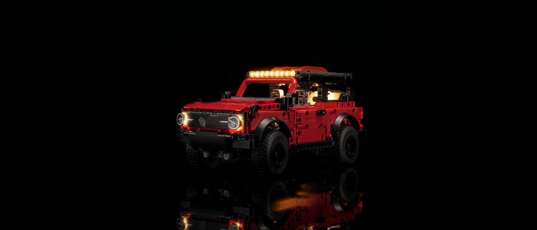 LED-Beleuchtungsset für LEGO® Ford Bronco® Offroader #42213 — lit with the LED light kit