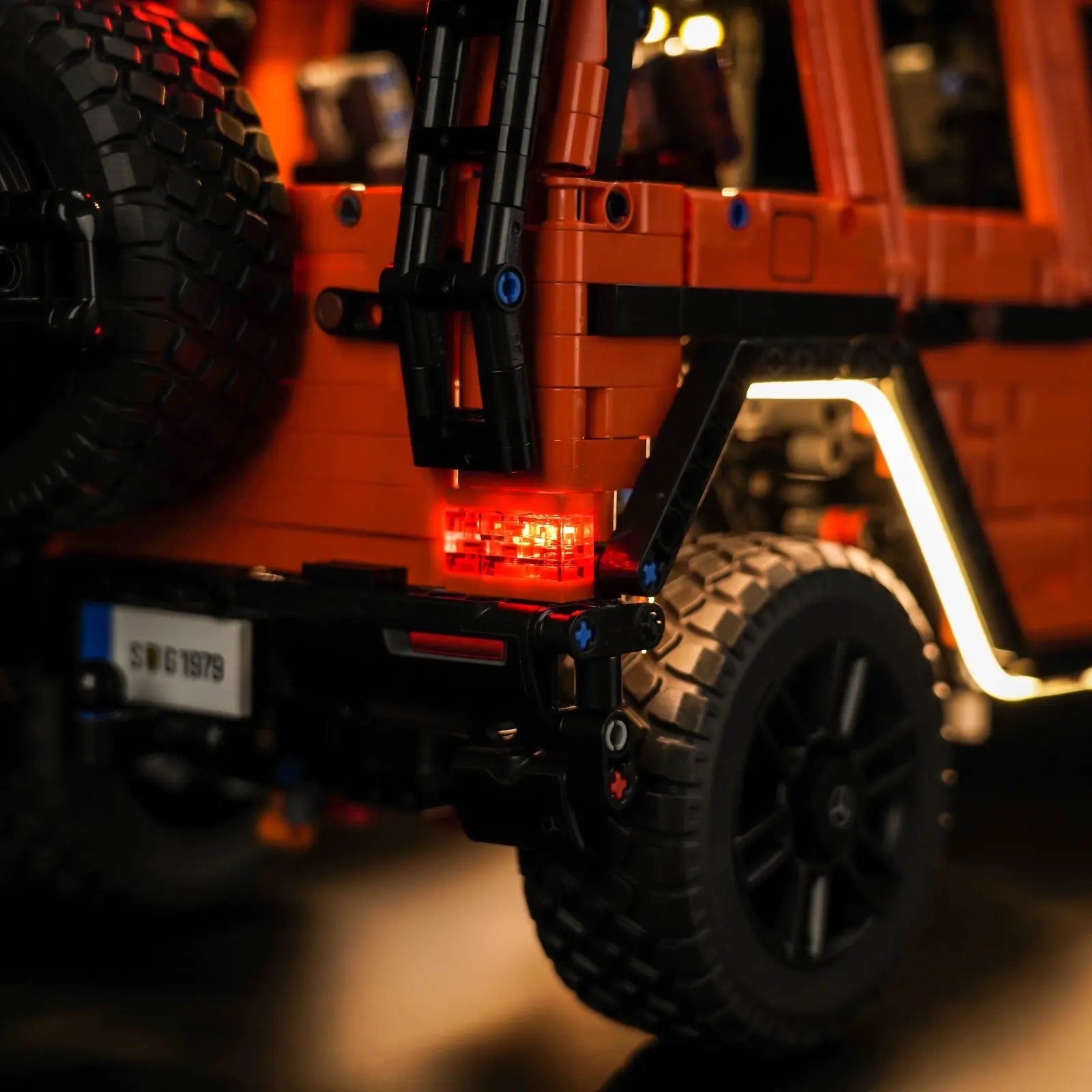 LEGO Technic Mercedes-Benz G 500 PROFESSIONAL Line #42177 LED lighting detail