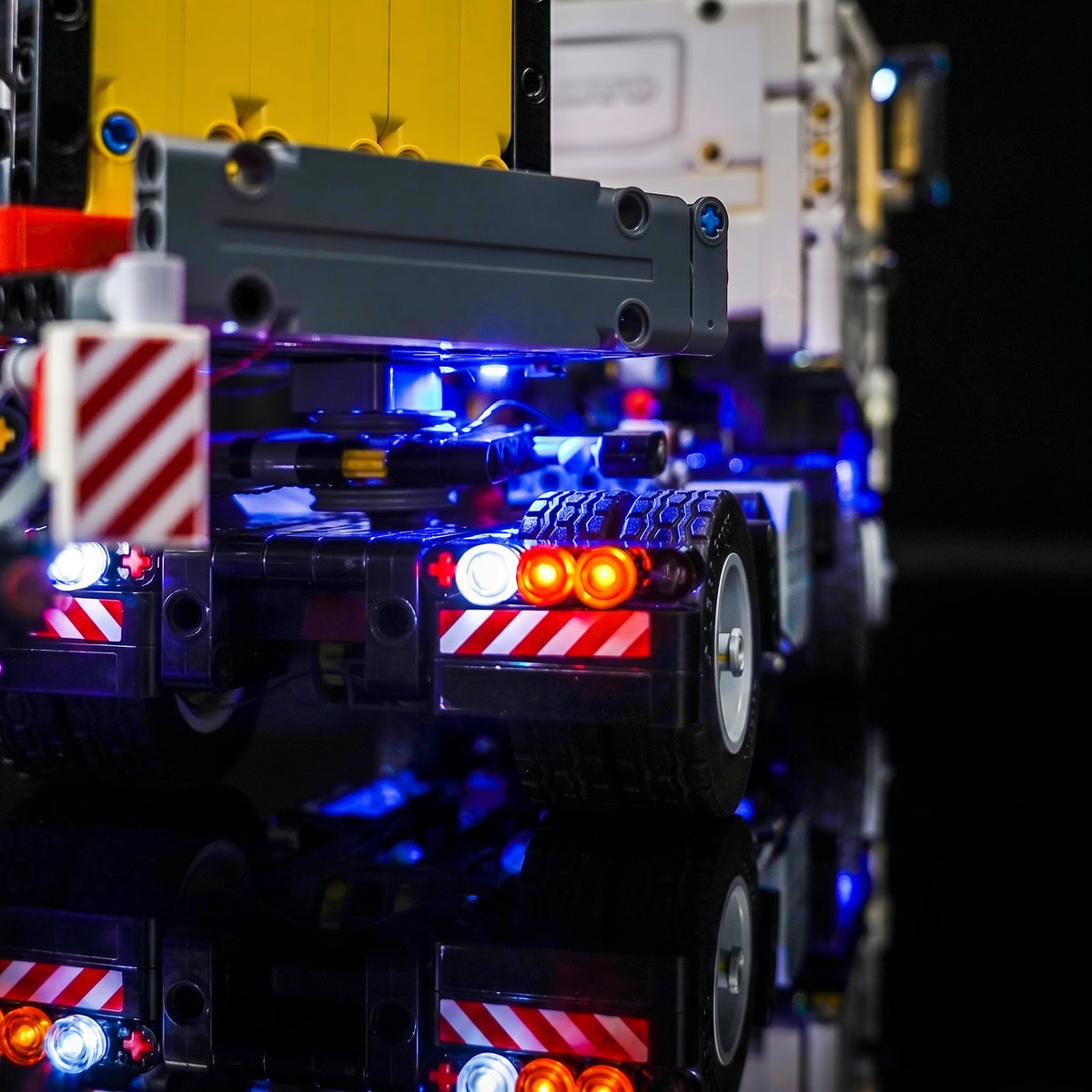 Light_Kit_for_LEGO_Technic_Volvo_FMX_Truck__EC230_Electric_Excavator_42175_Bright_My_Bricks_19