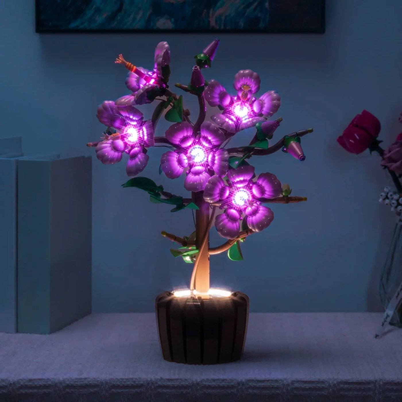 LEGO® The Botanical Collection Hibiscus #10372 — lighting effect on the build (LED lights)