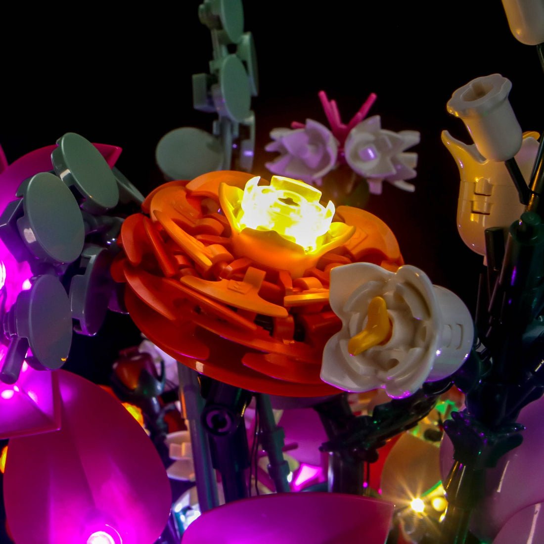 light kit for LEGO® The Botanical Collection Pretty Pink Flower Bouquet #10342, illuminated at night