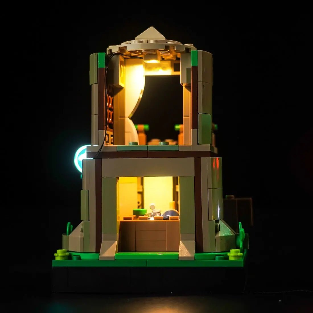 LEGO® The Legend of Zelda Great Deku Tree 2-in-1 #77092 warm LED glow detail, with the LED light kit