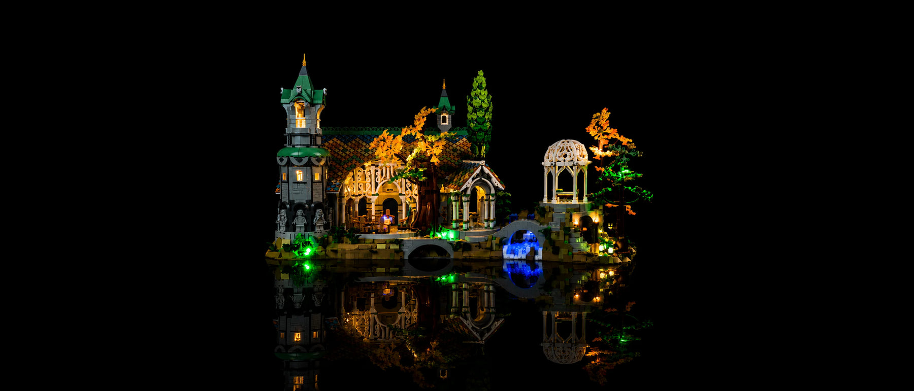 Kit LED pour LEGO® Icons LE SEIGNEUR DES ANNEAUX : FONDCOMBE #10316 — lit with the LED light kit