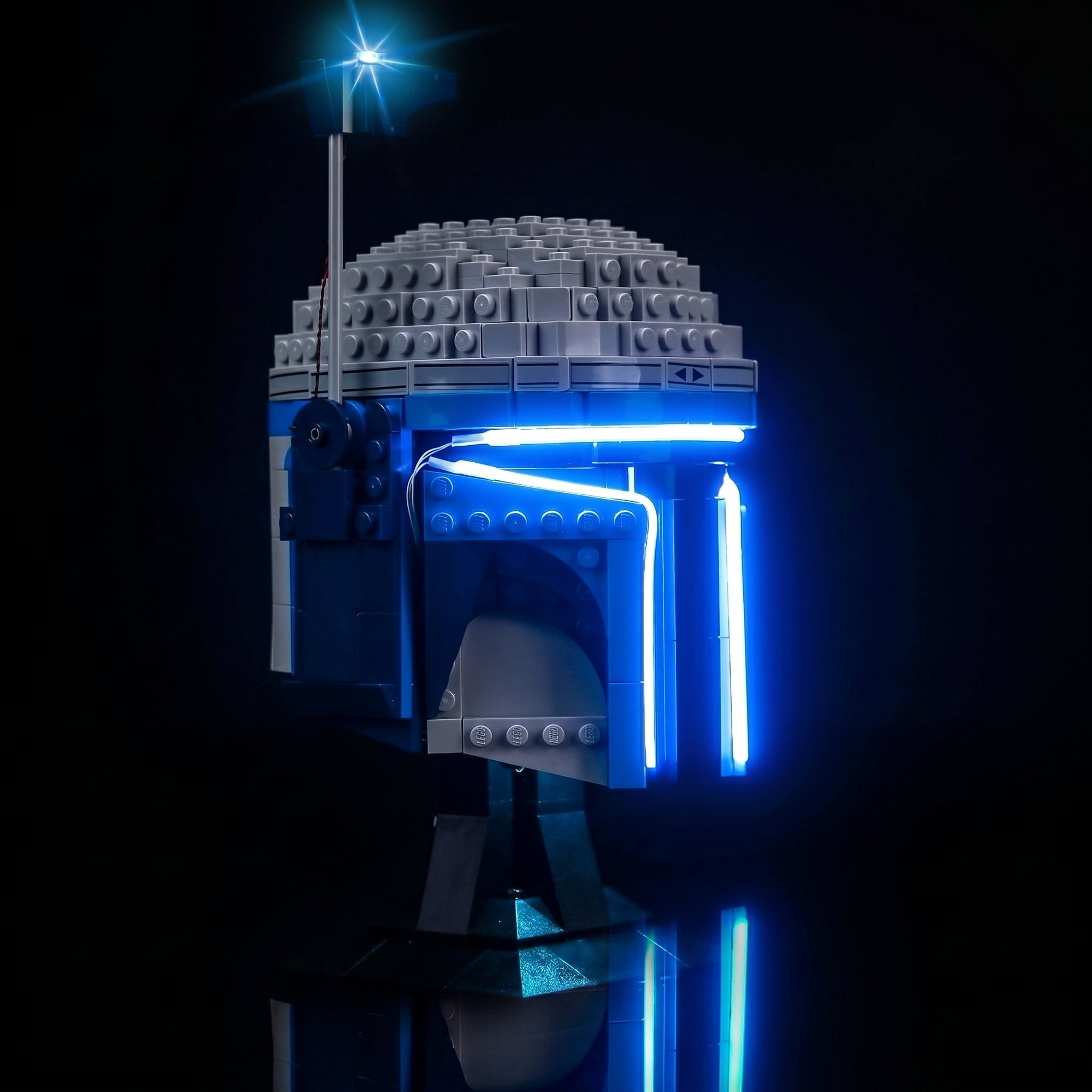 LEGO® The Mandalorian Helmet #75328 — warm LED glow detail (LED lighting kit)